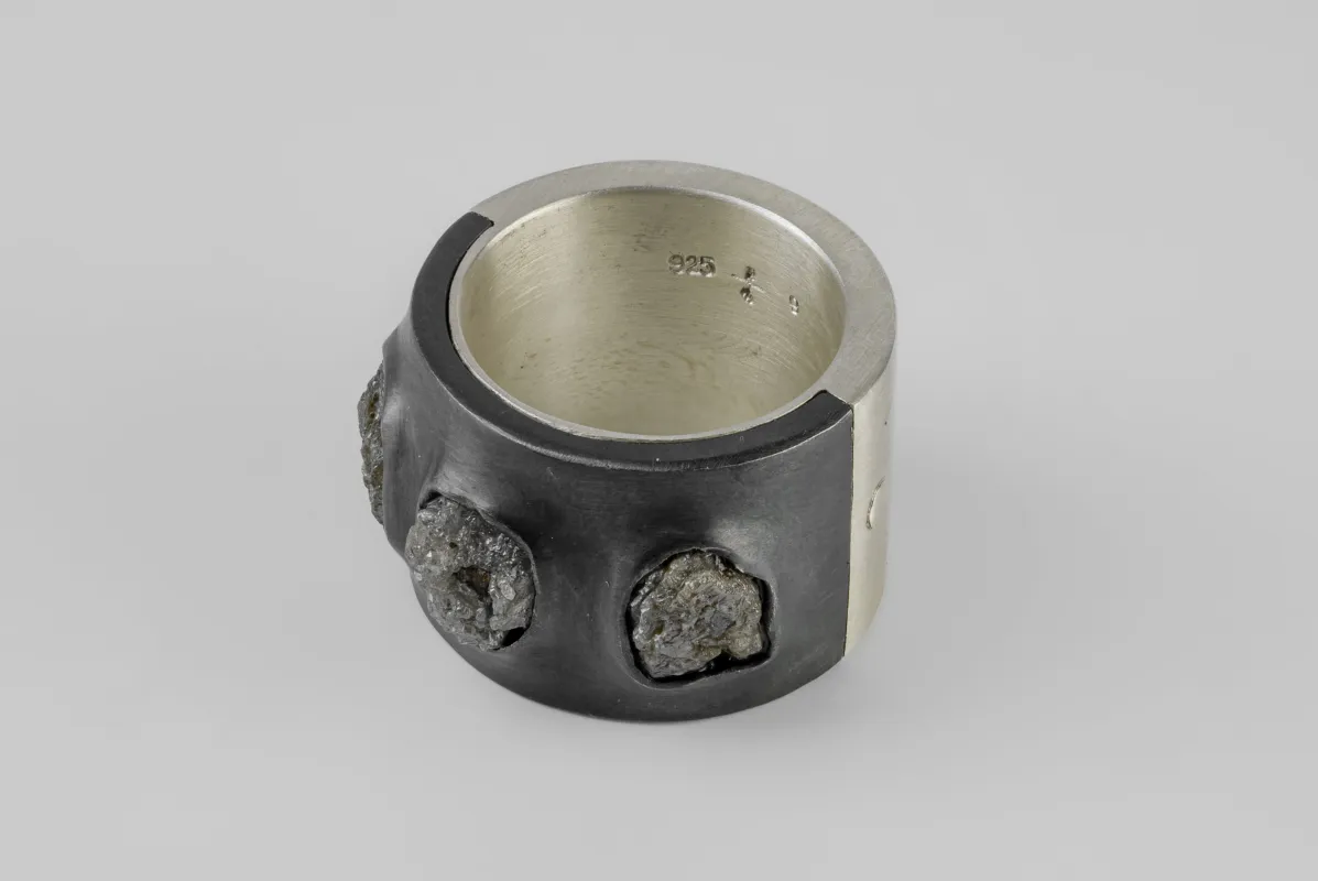 Sistema Ring (Terrestrial Surfaced, 4.0 CT, 3 Diamond Fragments, 17mm, MA+KA+FRDIA) sold by Parts of Four