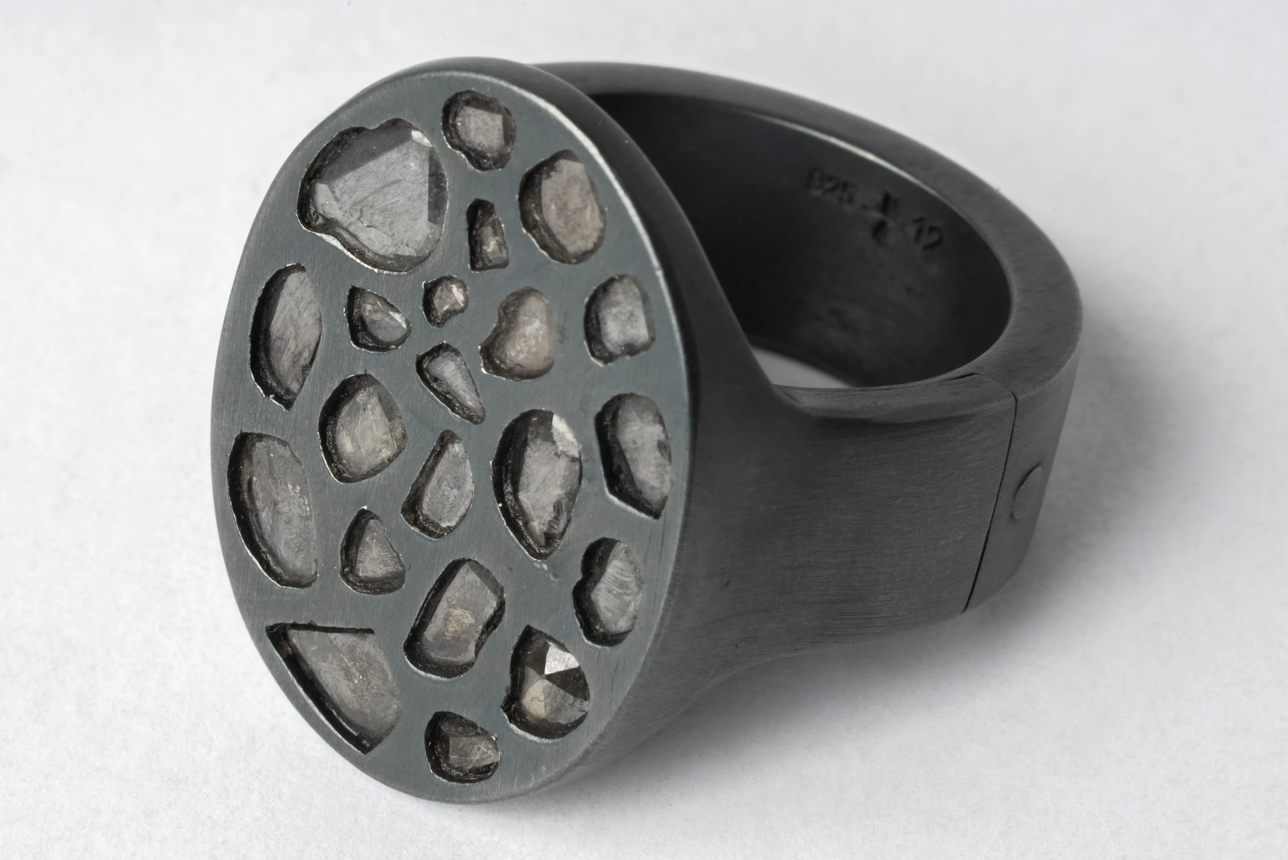 Sistema Ring (Rotated Geo Var., Mega Pavé, KA+DIA) sold by Parts of Four