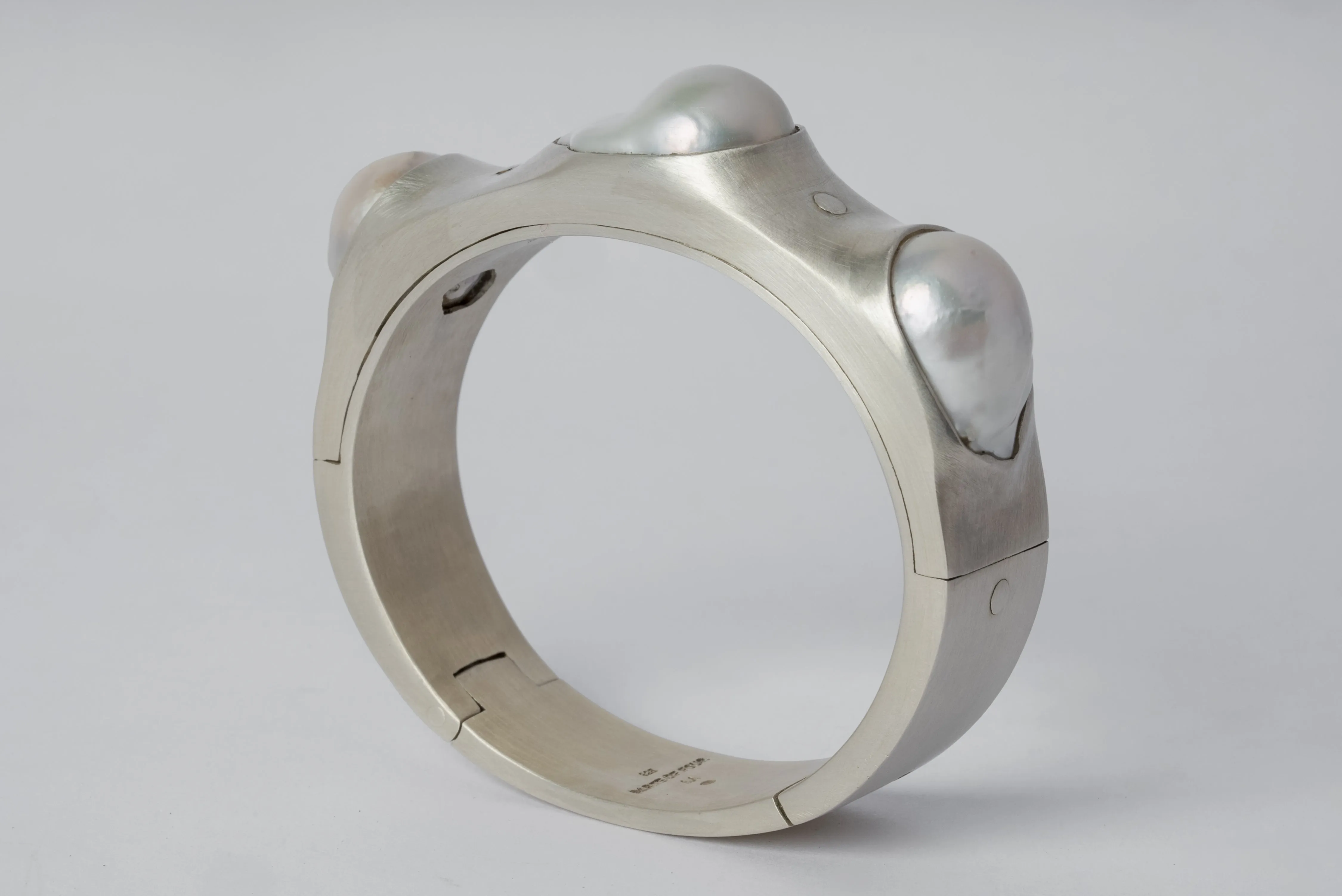 Sistema Bracelet v2 (Terrestrial Surfaced, 3-White Pearl, 17mm, MA+DA+WPRL) sold by Parts of Four product image thumbnail 4