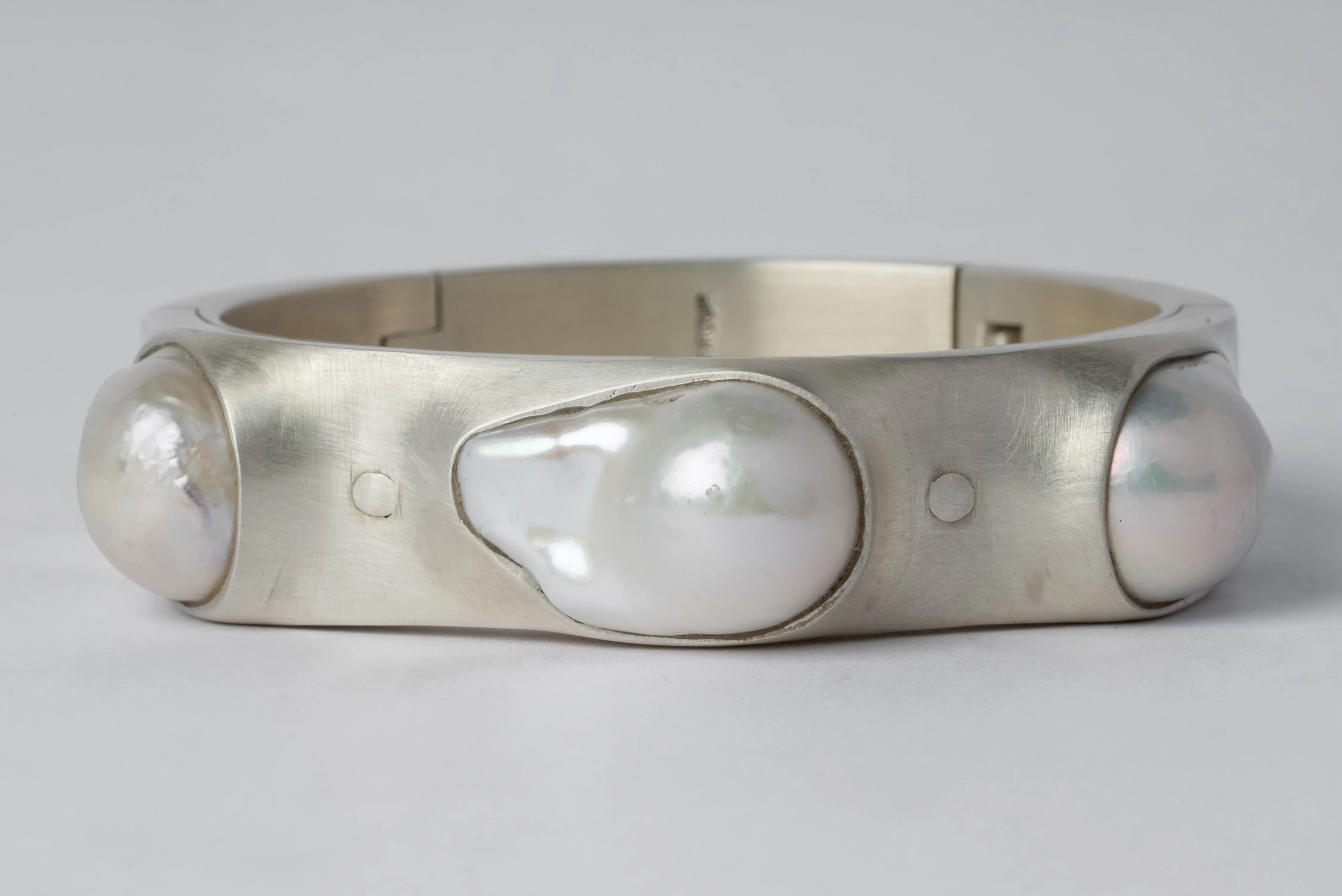 Sistema Bracelet v2 (Terrestrial Surfaced, 3-White Pearl, 17mm, MA+DA+WPRL) sold by Parts of Four product image thumbnail 3