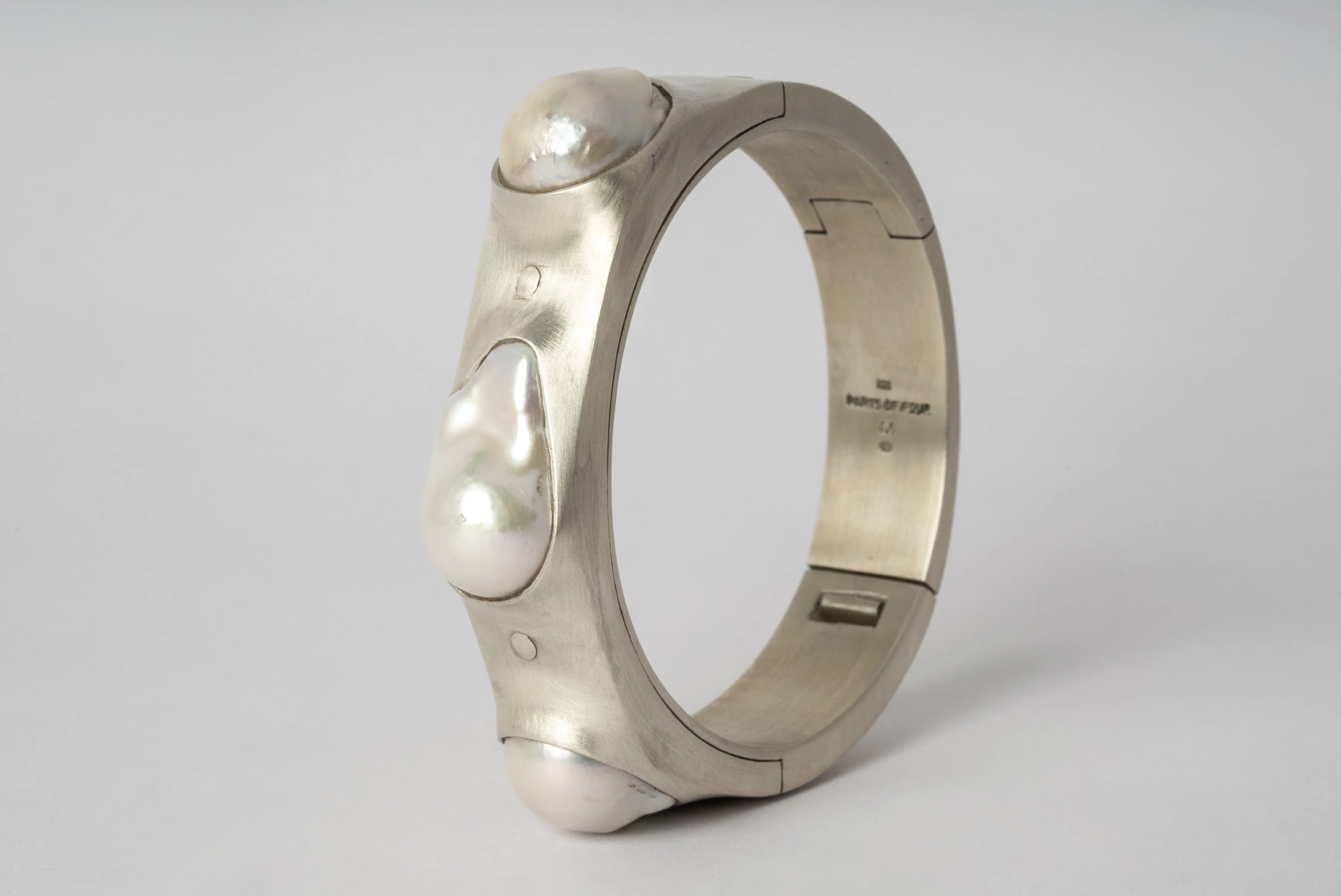 Sistema Bracelet v2 (Terrestrial Surfaced, 3-White Pearl, 17mm, MA+DA+WPRL) sold by Parts of Four product image thumbnail 2