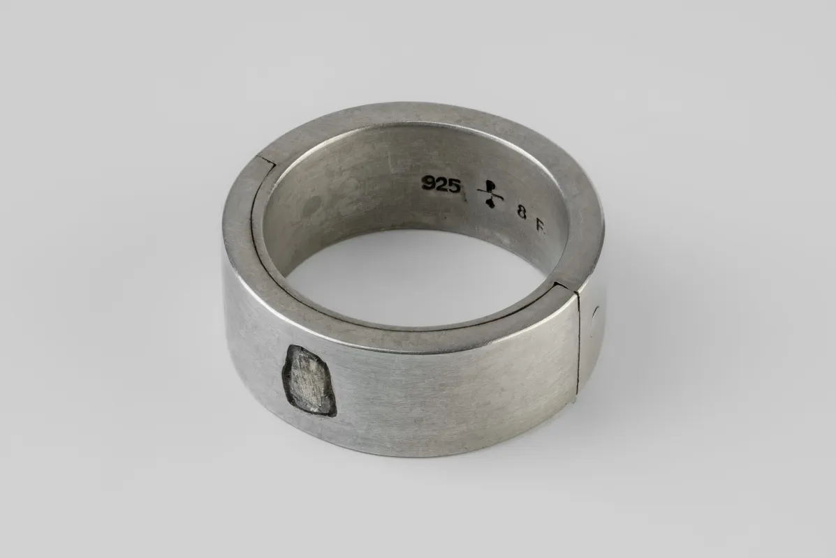 Sistema Ring (0.2 CT, Tiny Faceted Diamond Slab, 9mm, DA+FCDIA) sold by Parts of Four