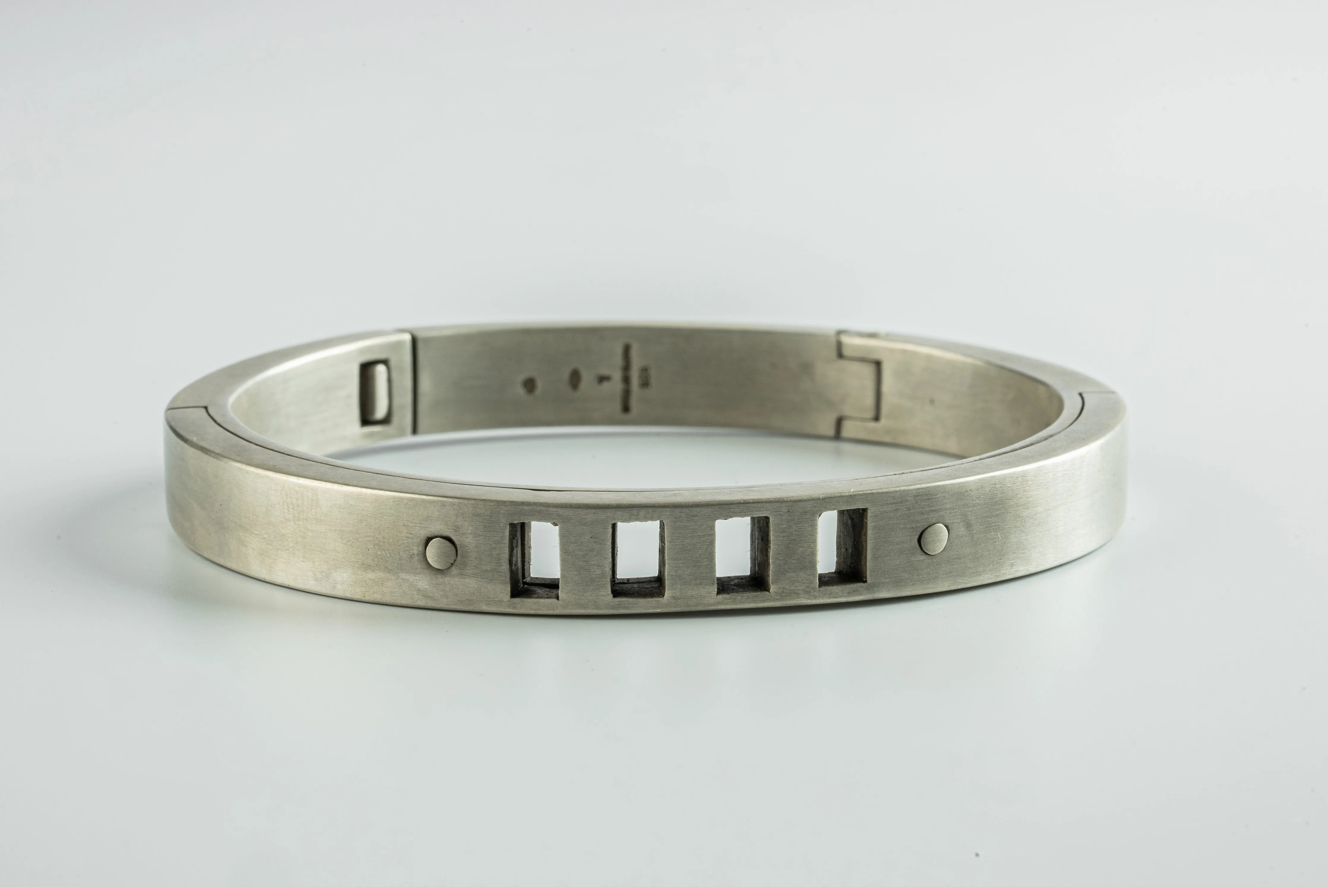 Sistema Bracelet v2 (4-Bar Punchout, 9mm, DA) sold by Parts of Four product image thumbnail 3