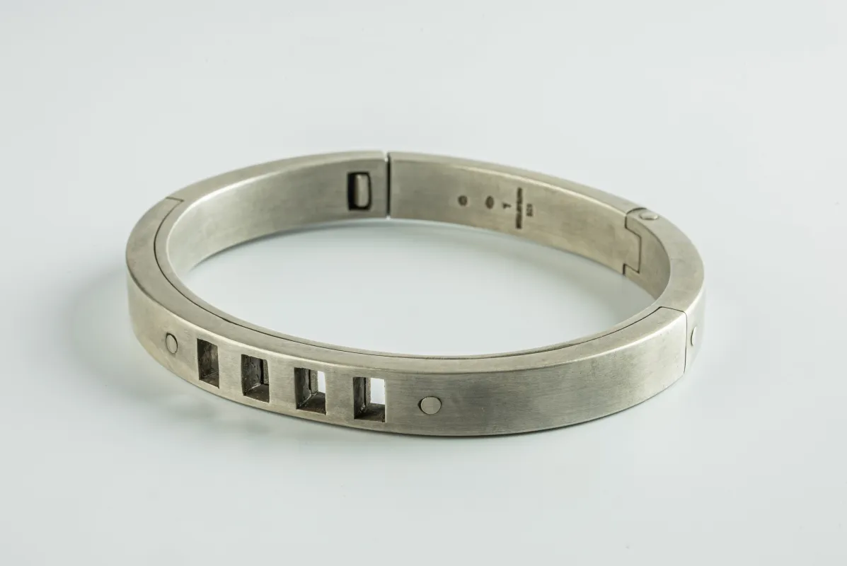 Sistema Bracelet v2 (4-Bar Punchout, 9mm, DA) sold by Parts of Four