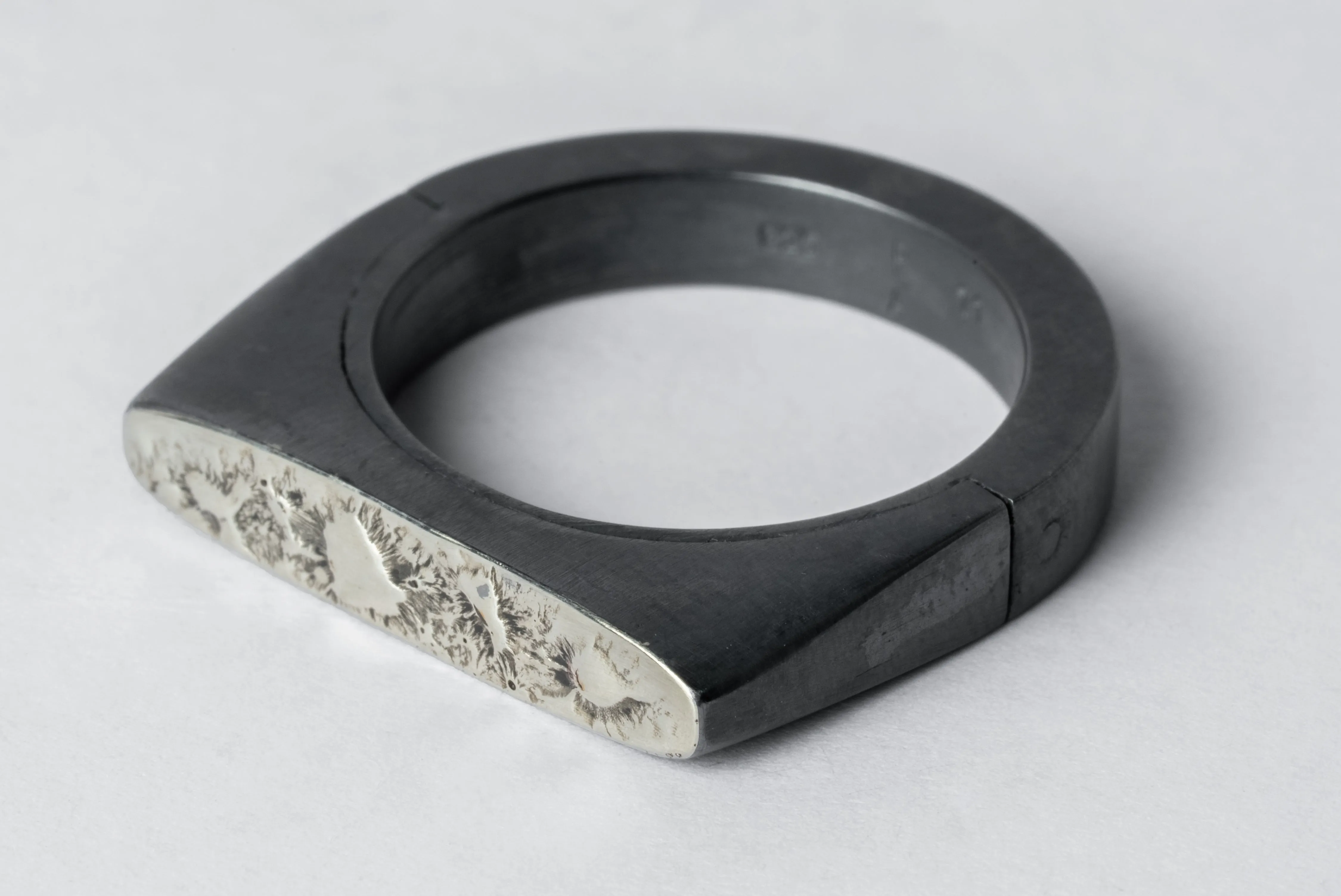 Sistema Ring (Fuse, Oval, 4mm, Fuse, KA10KW) sold by Parts of Four