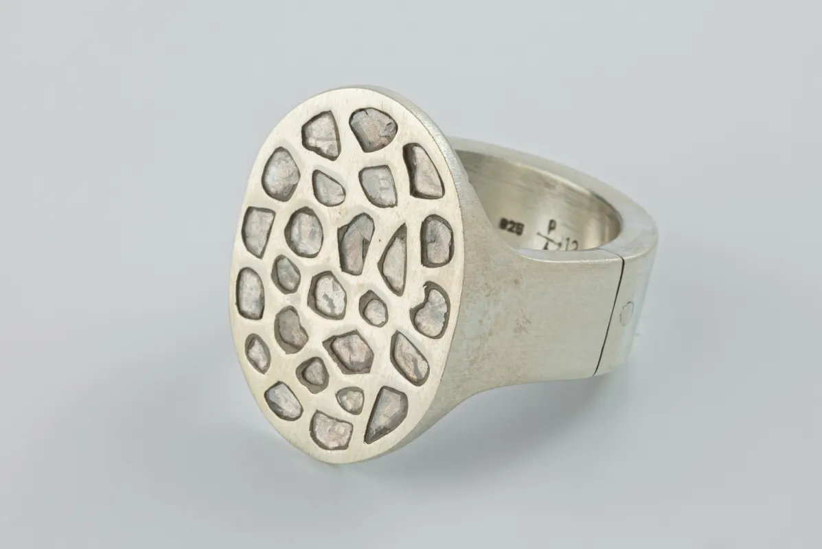 Sistema Ring (Rotated Geo Var., Mega Pavé, MA+DIA) sold by Parts of Four