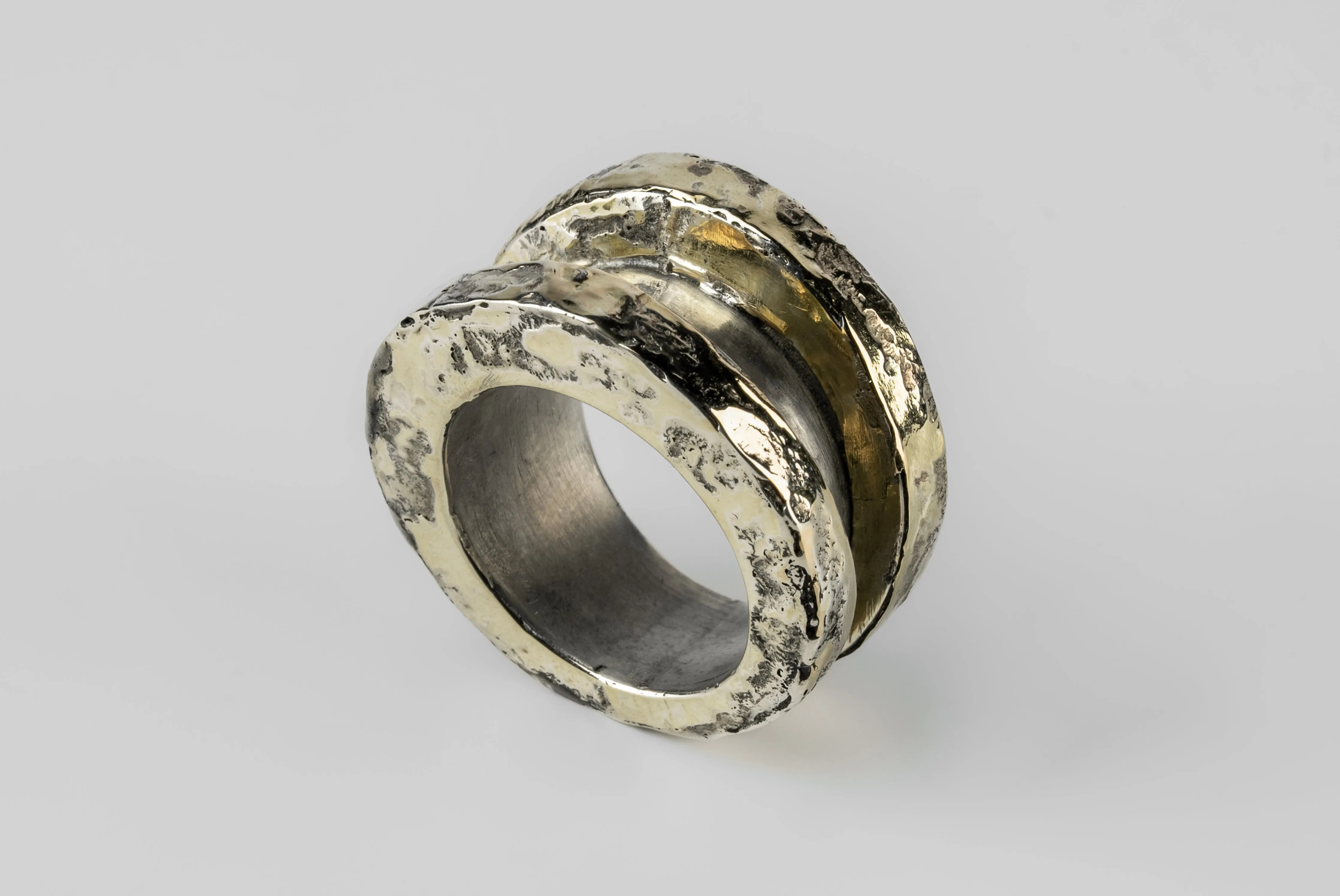 Chasm Ring v2 (Fuse, Narrow, DA18K) sold by Parts of Four product image thumbnail 2