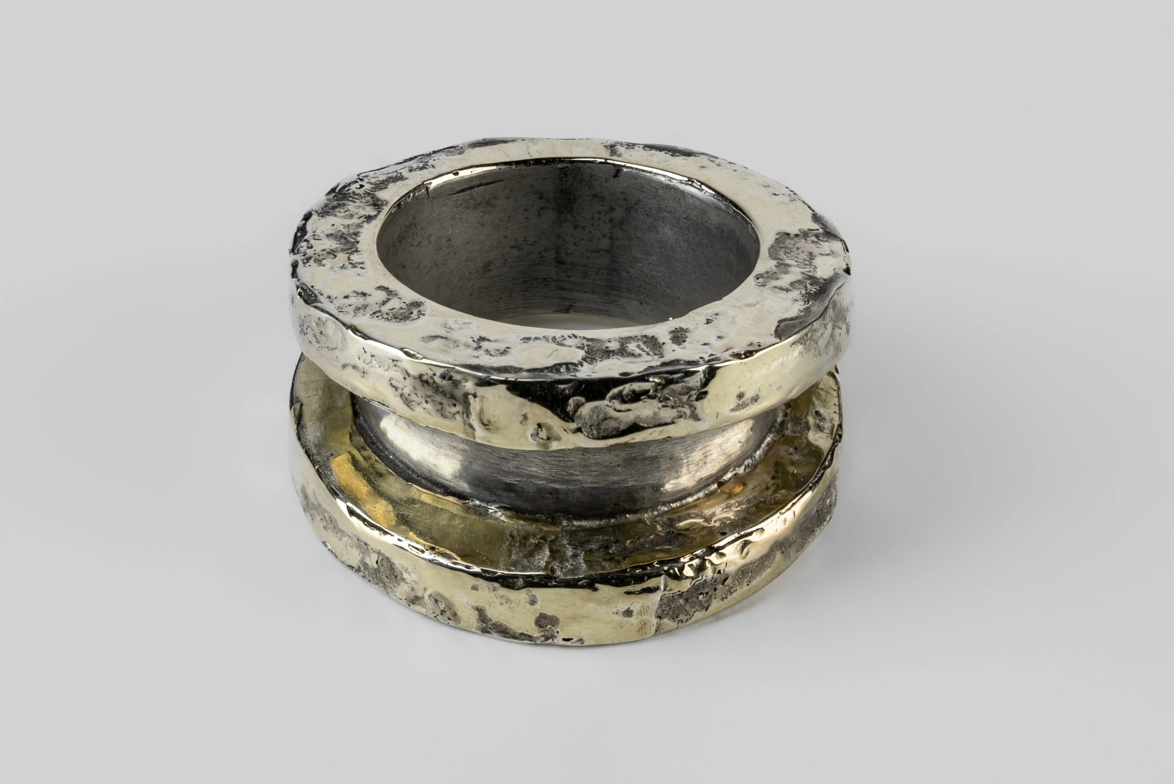 Chasm Ring v2 (Fuse, Narrow, DA18K) sold by Parts of Four product image thumbnail 3