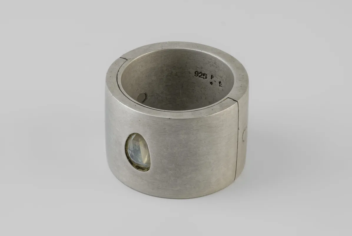 Sistema Ring (0.8 CT, Green Sapphire Faceted Slab, 17mm, DA+GSAF) sold by Parts of Four