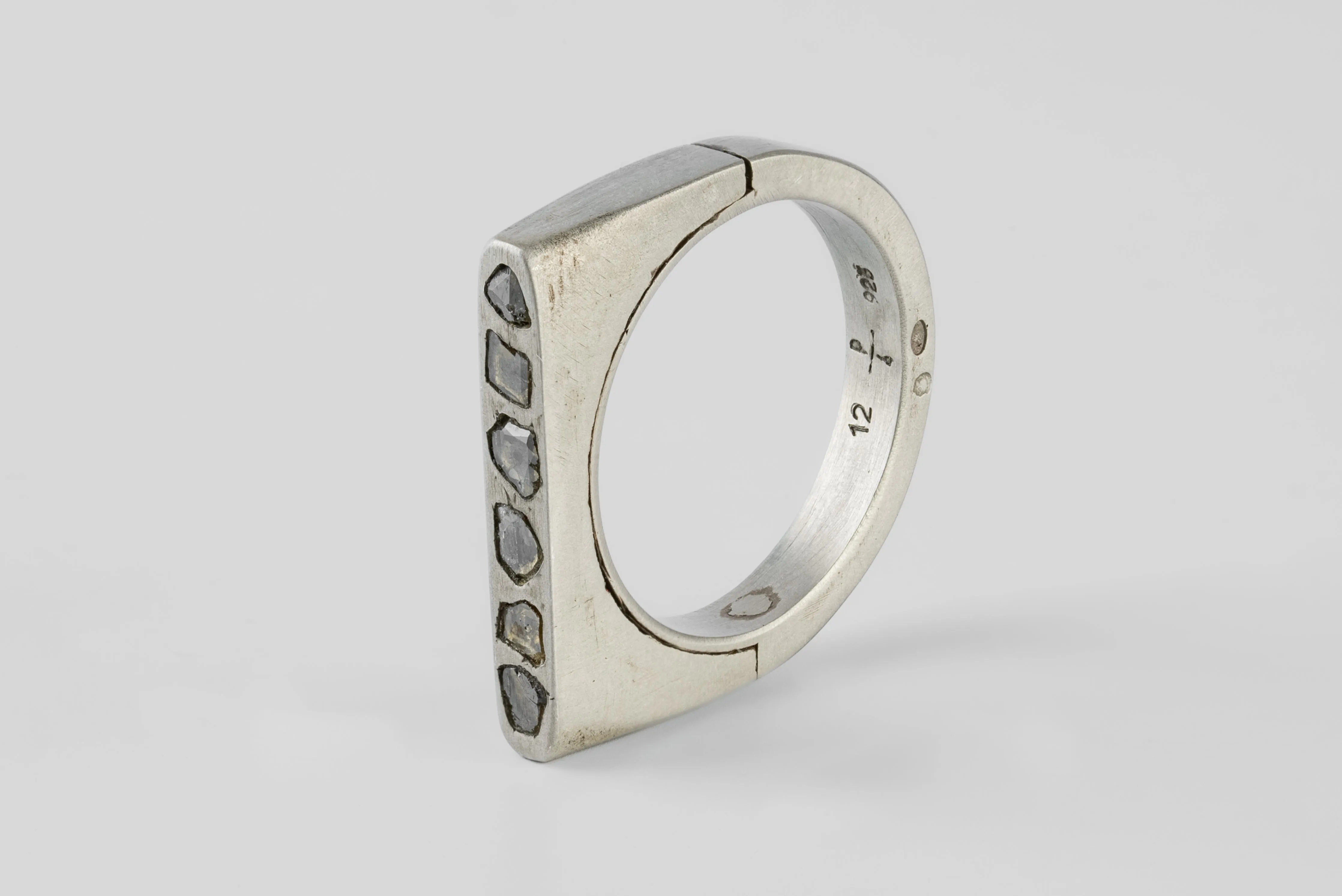 Sistema Ring (Mega Pavé, Oval, 4mm, DA+DIA) sold by Parts of Four product image thumbnail 2