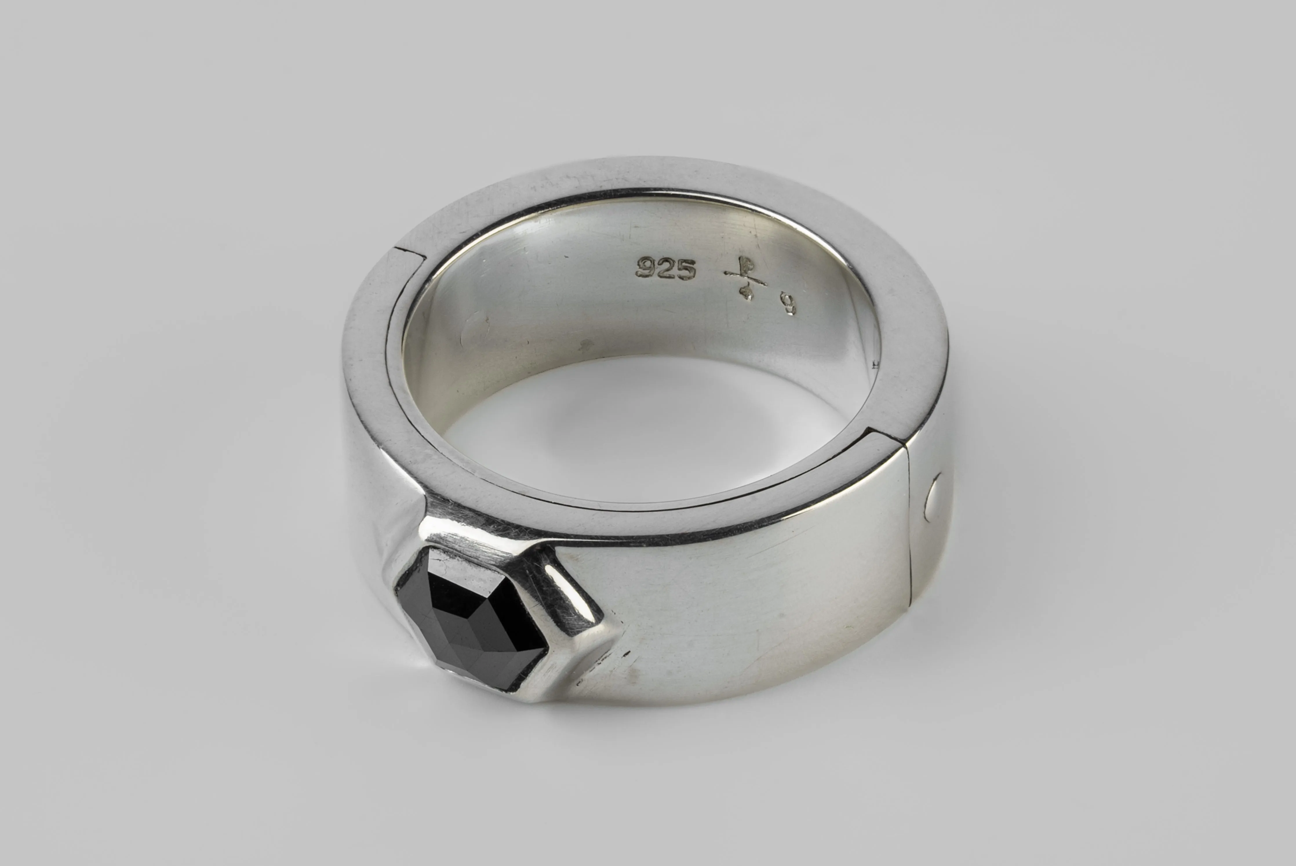 Sistema Ring (Fancy Setting, Black Hex Diamond, 1.05 CT, 9mm, PA+BLKDIA) sold by Parts of Four