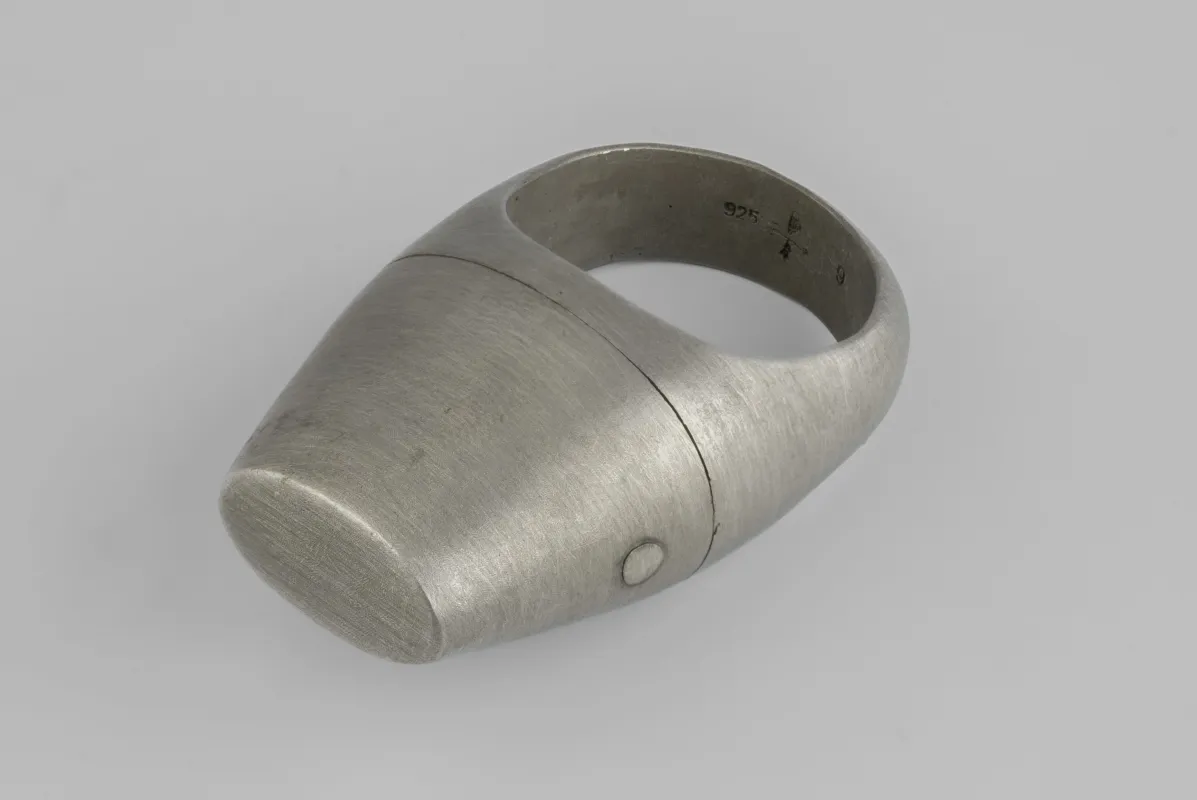 Geo Ring (Elipse INVERT, DA) sold by Parts of Four