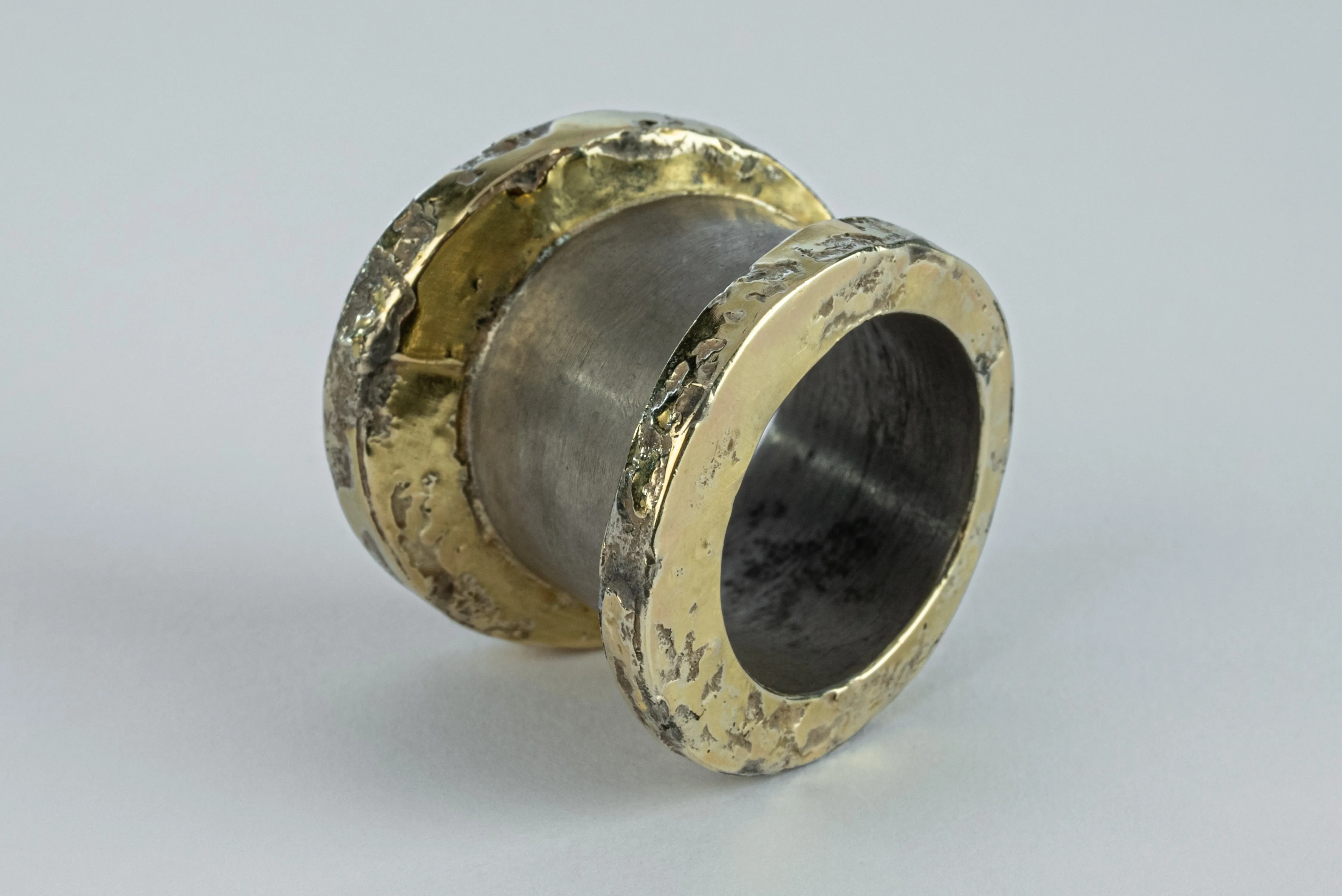 Chasm Ring v2 (Fuse, Hyper Wide, DA18K) sold by Parts of Four product image thumbnail 2