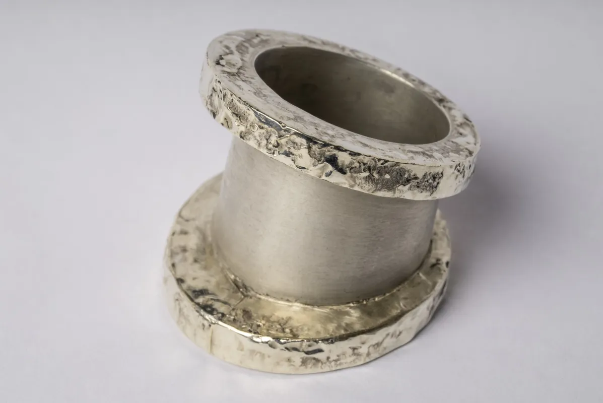 Chasm Ring v2 (Fuse, Hyper Wide, DA10KW) sold by Parts of Four