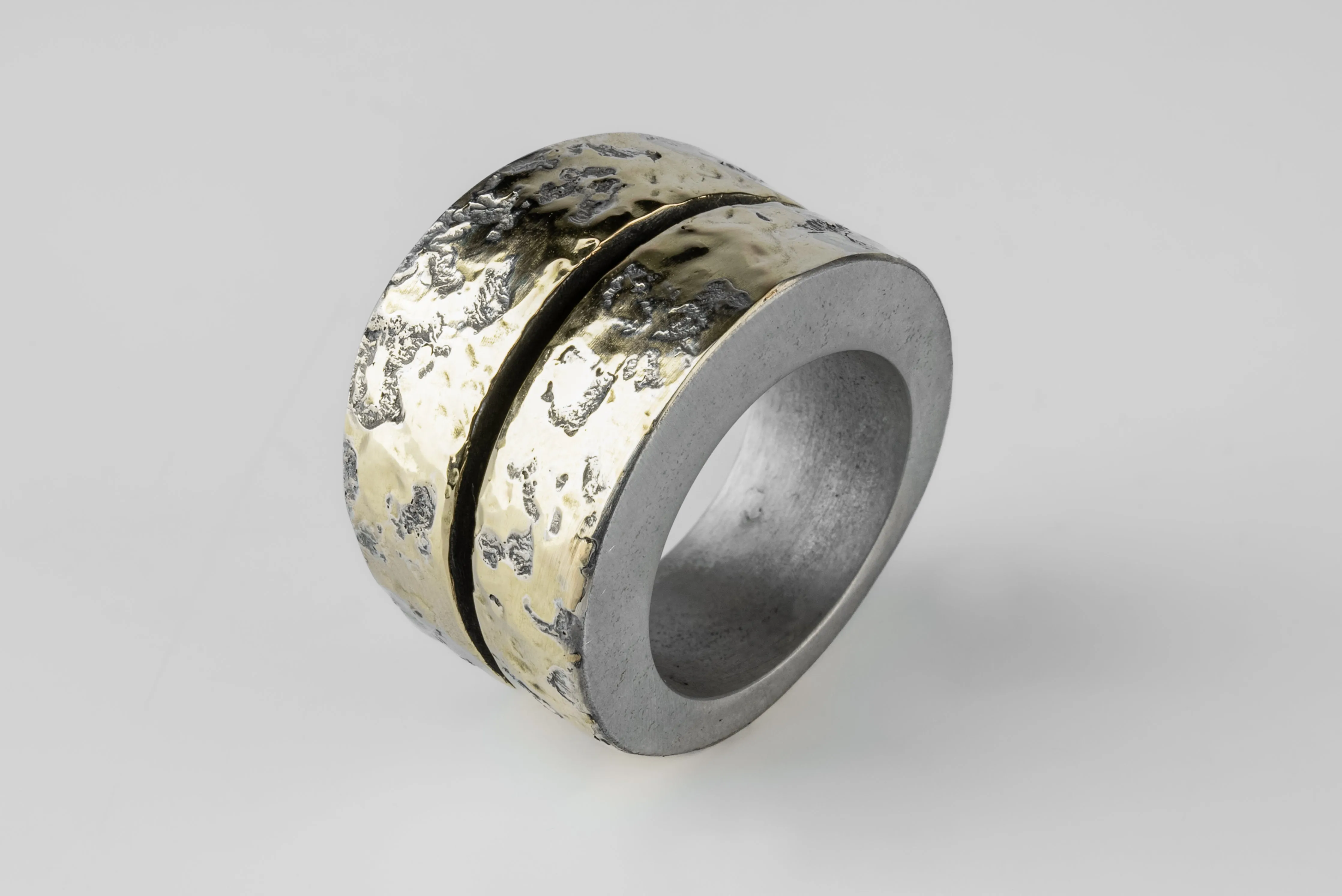 Crevice Ring v2 (Fuse, Wide, DA18K) sold by Parts of Four product image thumbnail 2