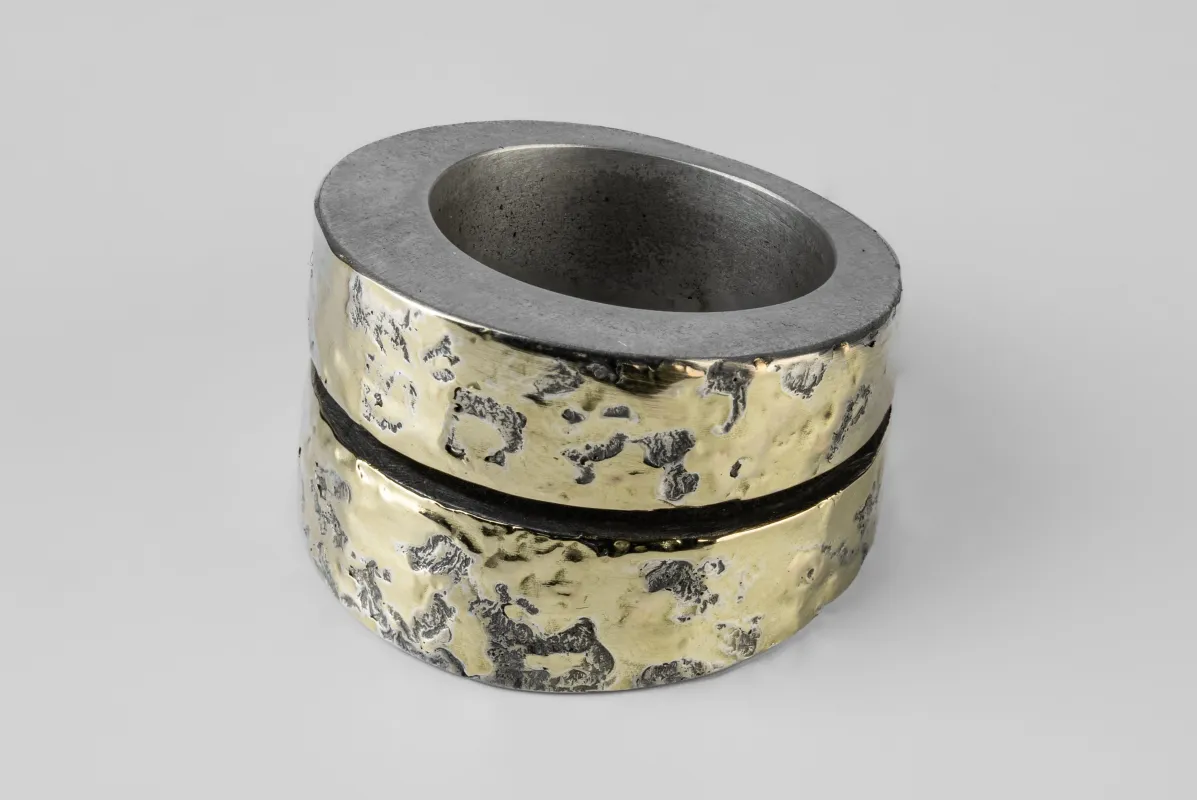 Crevice Ring v2 (Fuse, Wide, DA18K) sold by Parts of Four