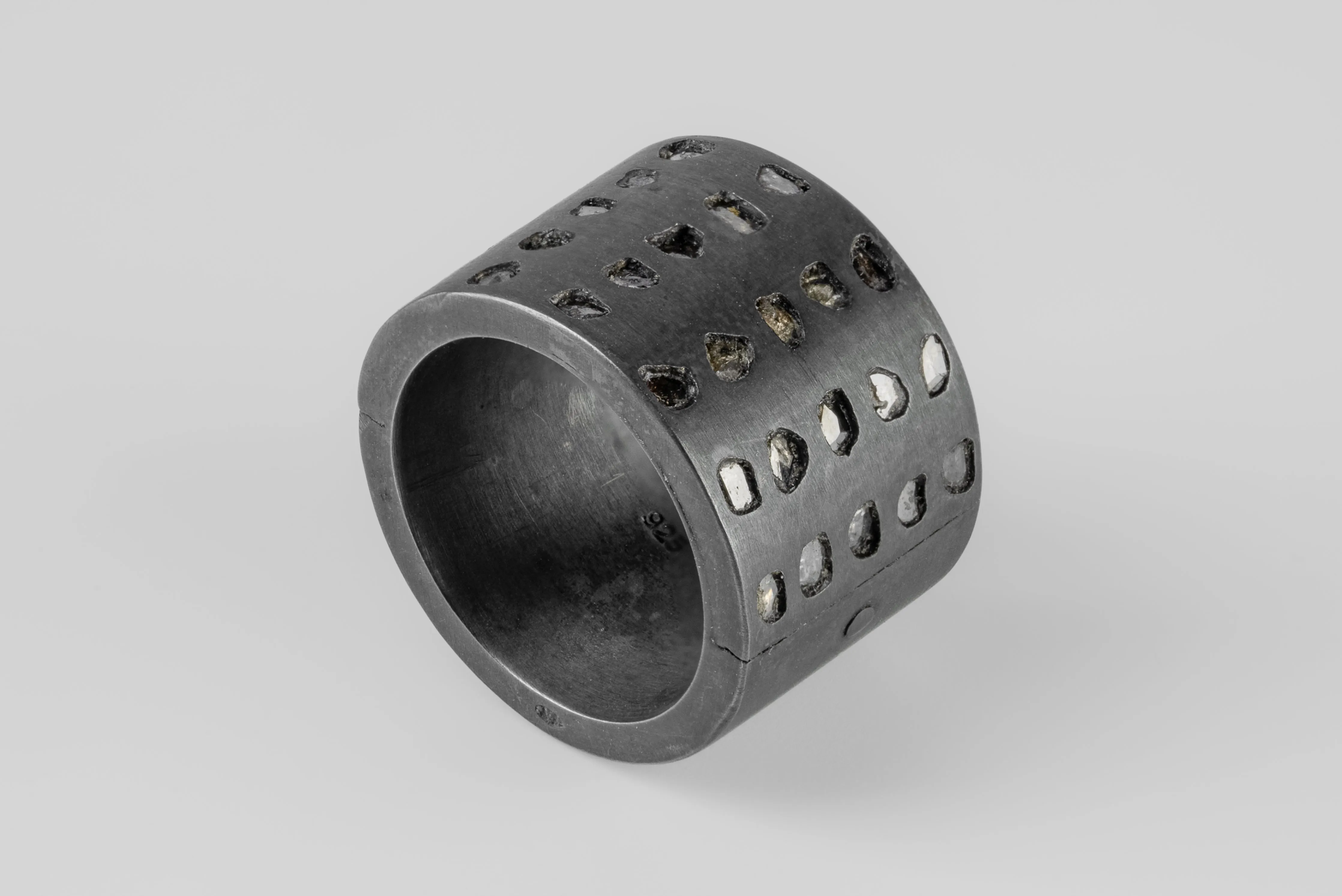 Sistema Ring (Linear Mega Pavé, 17mm, KA+DIA) sold by Parts of Four product image thumbnail 2