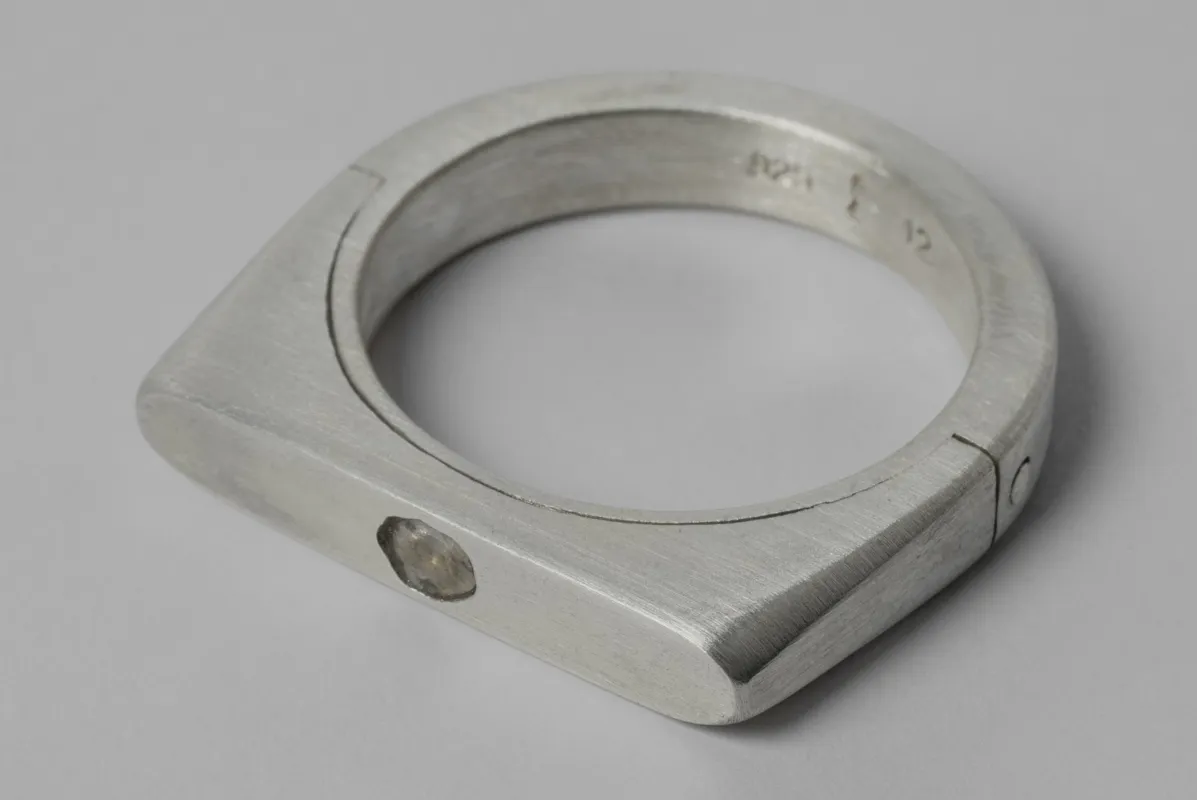 Sistema Ring (0.1 CT, Diamond Slab, Oval, 4mm, MA+DIA) sold by Parts of Four