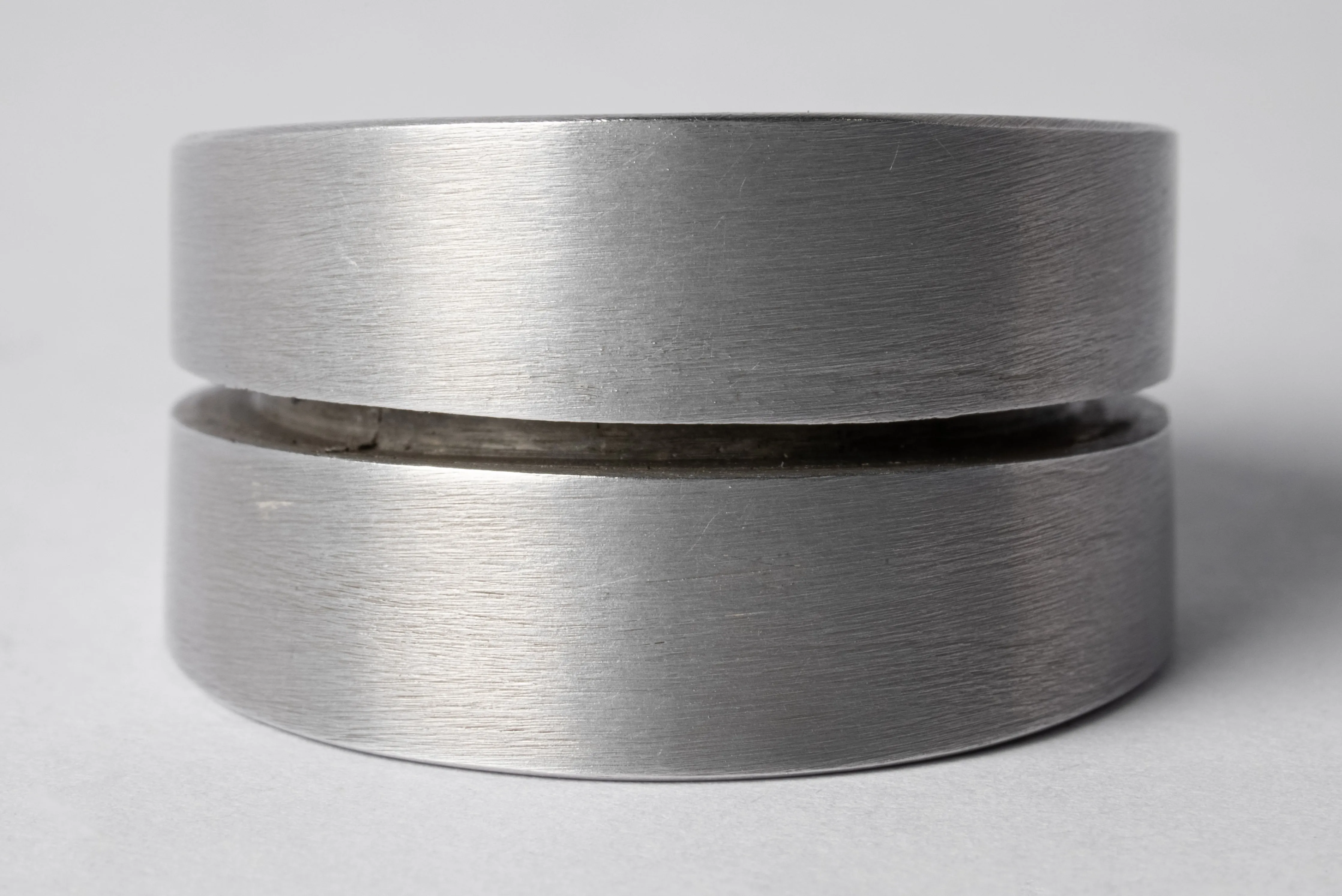 Crevice Ring v2 (Wide, DA) sold by Parts of Four product image thumbnail 3