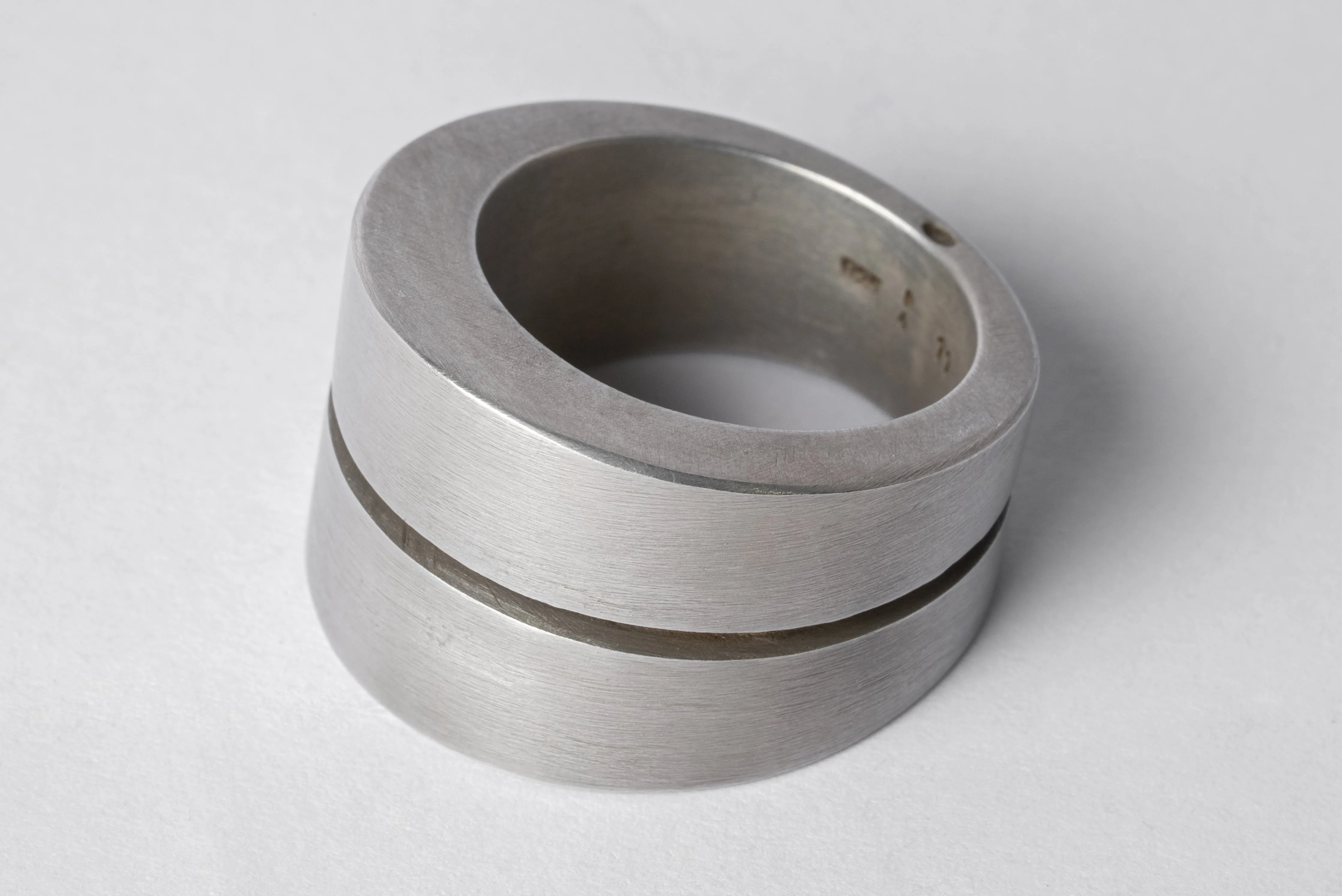 Crevice Ring v2 (Wide, DA) sold by Parts of Four