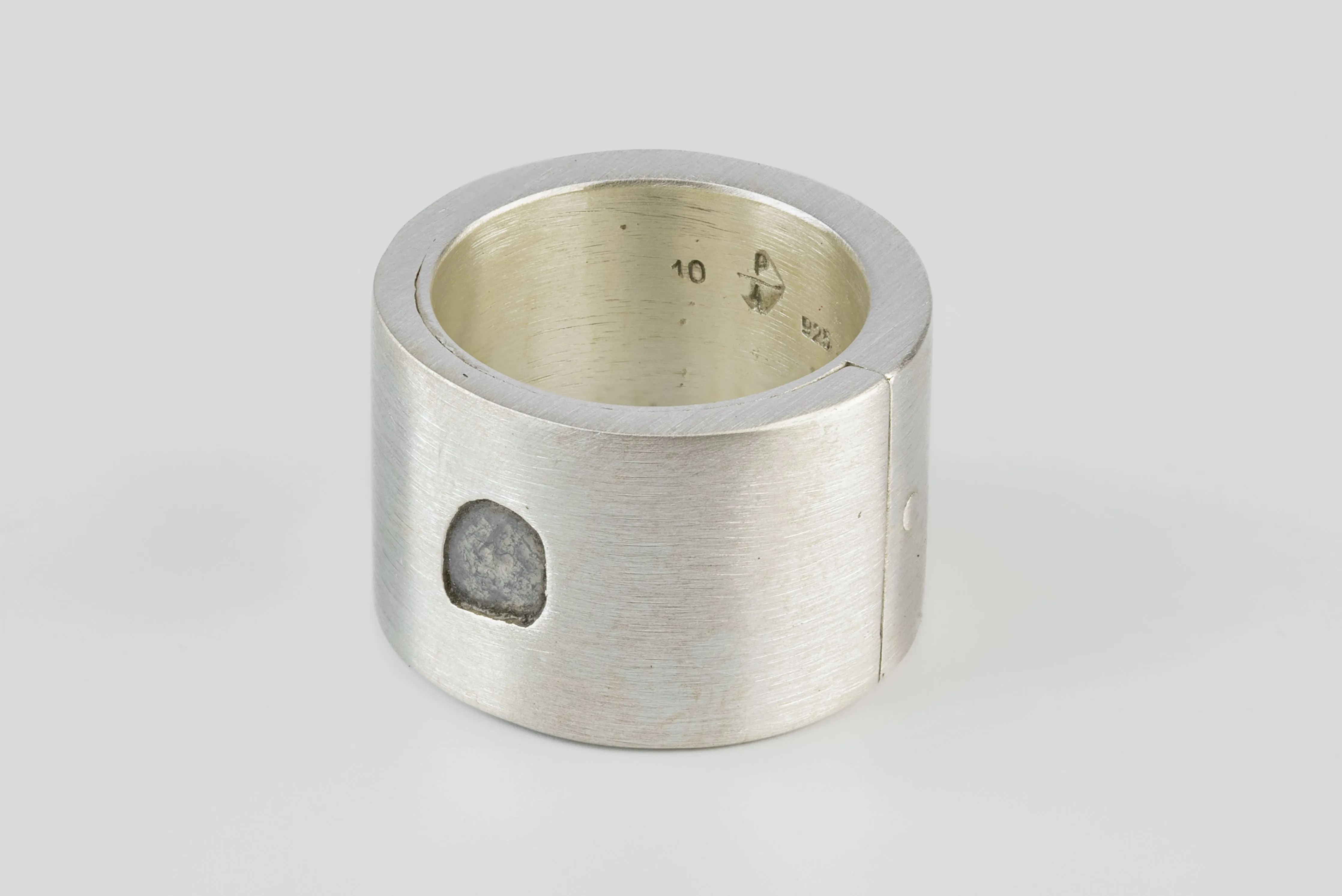 Sistema Ring (0.2 CT, Diamond Slab, 17mm, MA+DIA) sold by Parts of Four