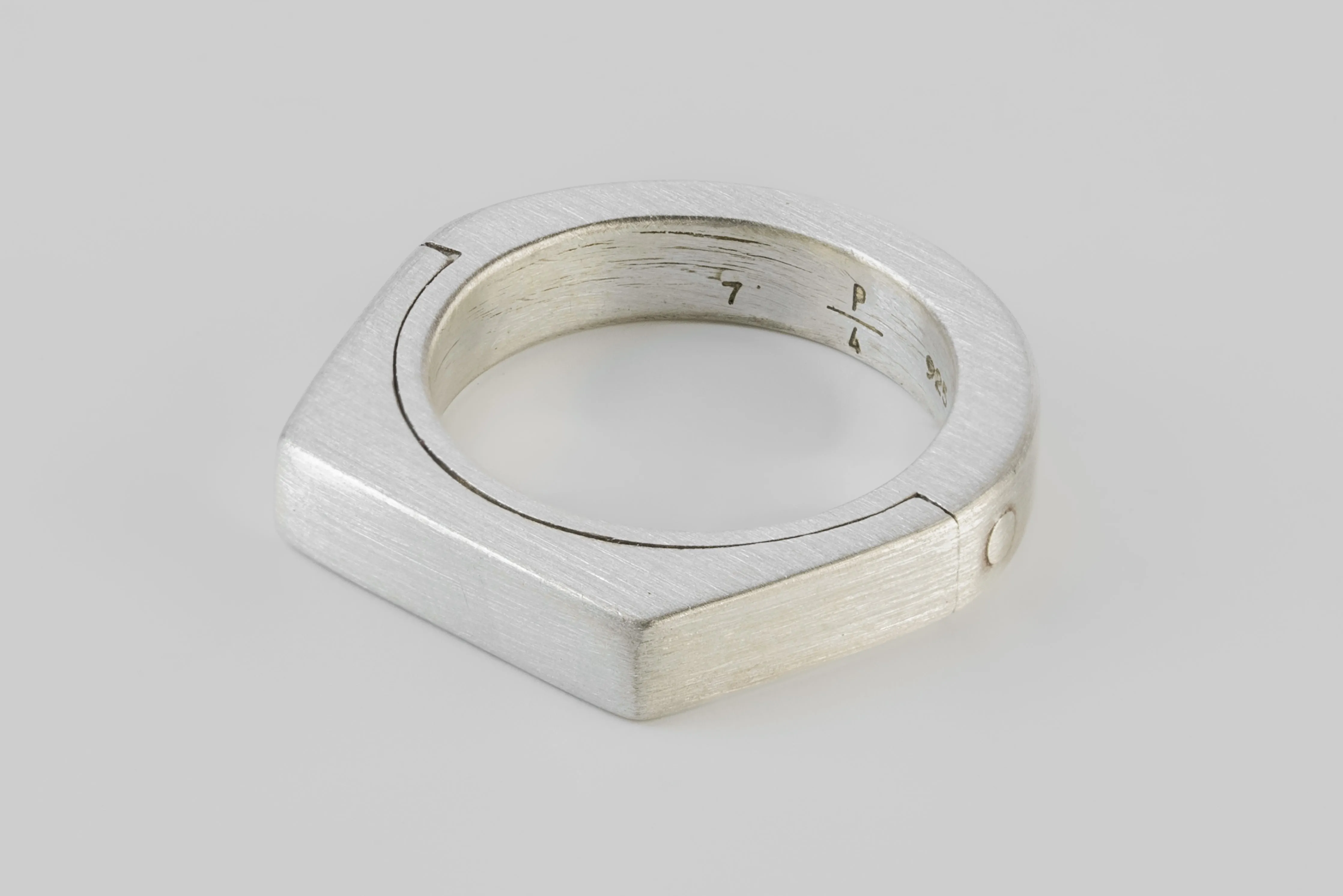 Sistema Ring (Facet, 4mm, MA) sold by Parts of Four