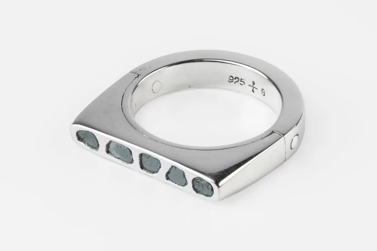 Sistema Ring (Mega Pavé, Polished Black Diamond Slabs, Oval, 4mm, PA+PBLKDIA) sold by Parts of Four