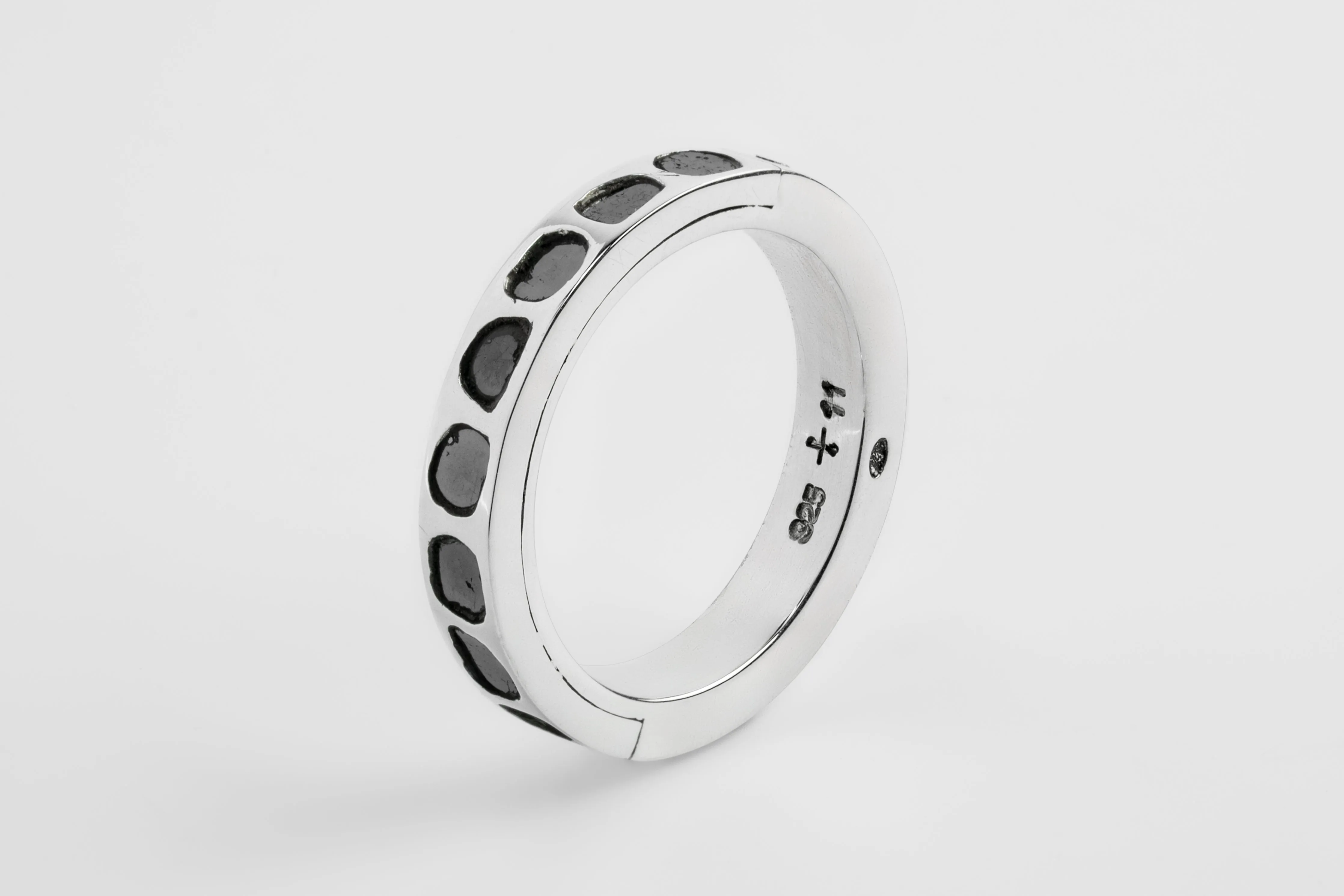 Sistema Ring (Mega Pavé, Polished Black Diamond, 4mm, PA+PBLKDIA) sold by Parts of Four product image thumbnail 2