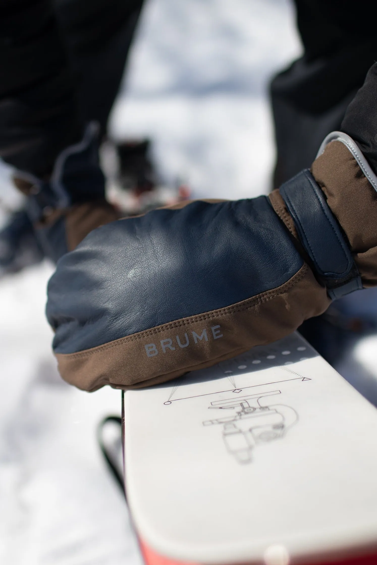 AULAVIK LEATHER MITTENS - Women sold by Brume product image thumbnail 4