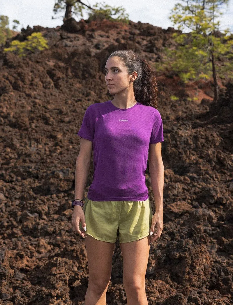 Icebreaker Merino Blend 125 Cool-Lite™ Speed Short Sleeve Slit Back T-Shirt - Woman - Passion - Size S sold by Icebreaker product image thumbnail 2