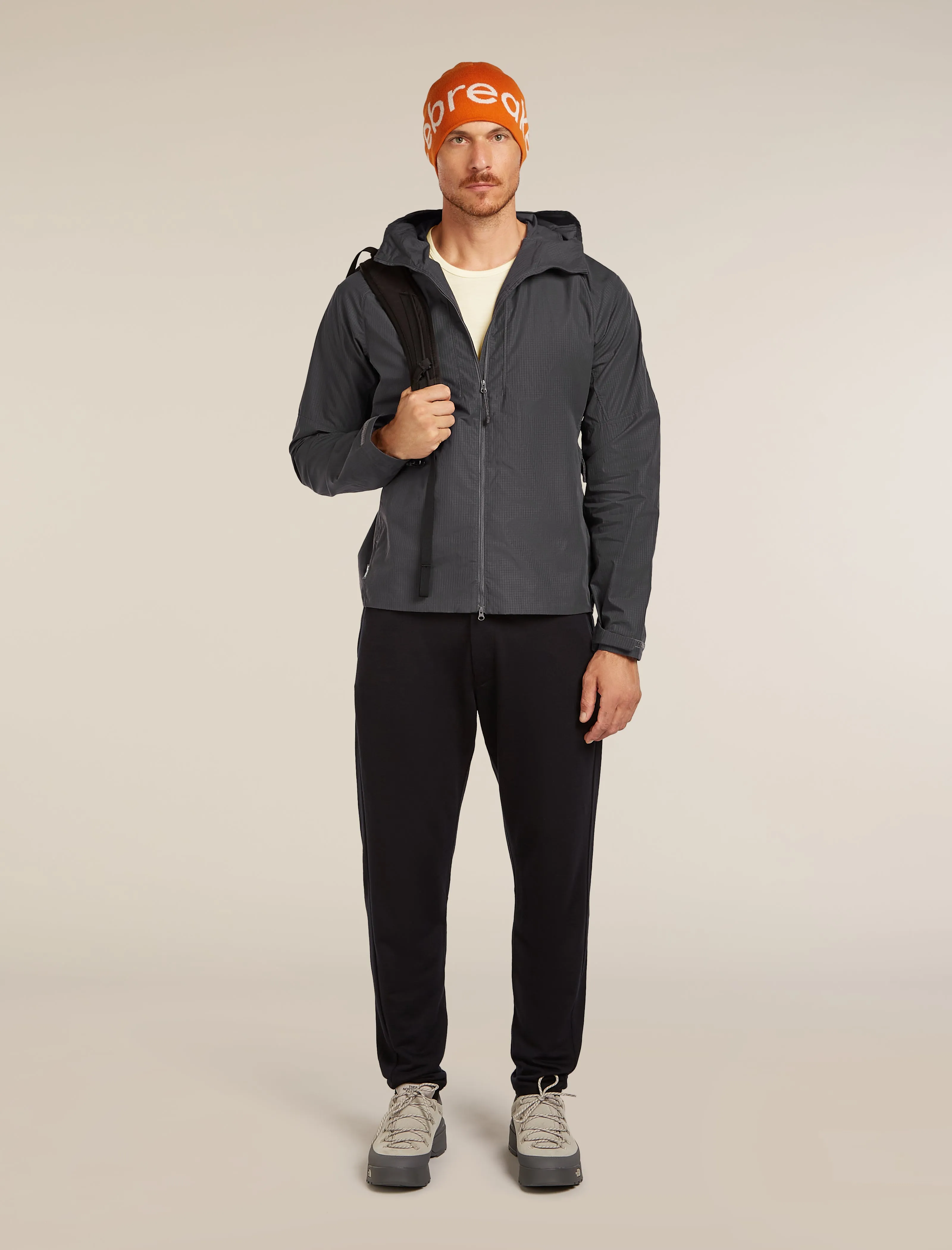 Men's Merino 200 Oasis Long Sleeve Crewe Thermal Top sold by Icebreaker product image thumbnail 4