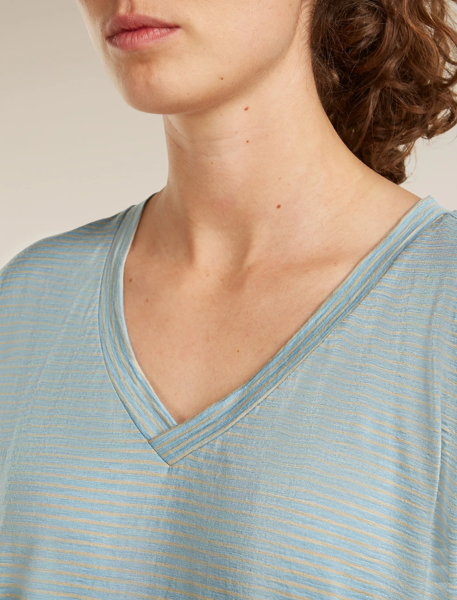 Women's Merino 150 Tech Lite Short Sleeve Relaxed V Neck Tee sold by Icebreaker product image thumbnail 5