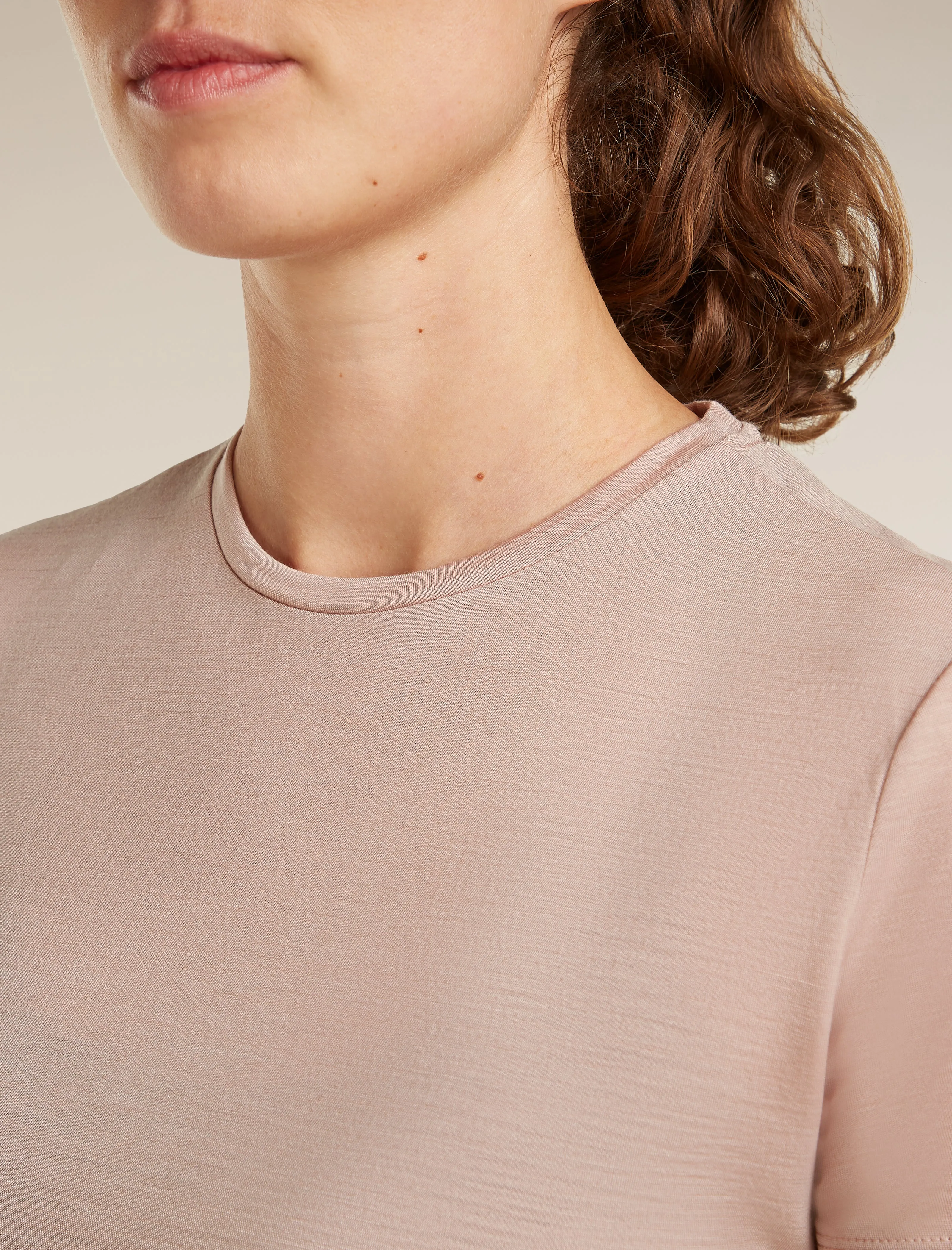 Women's Merino Blend 125 Cool-Lite™ Sphere Short Sleeve Tee sold by Icebreaker product image thumbnail 4