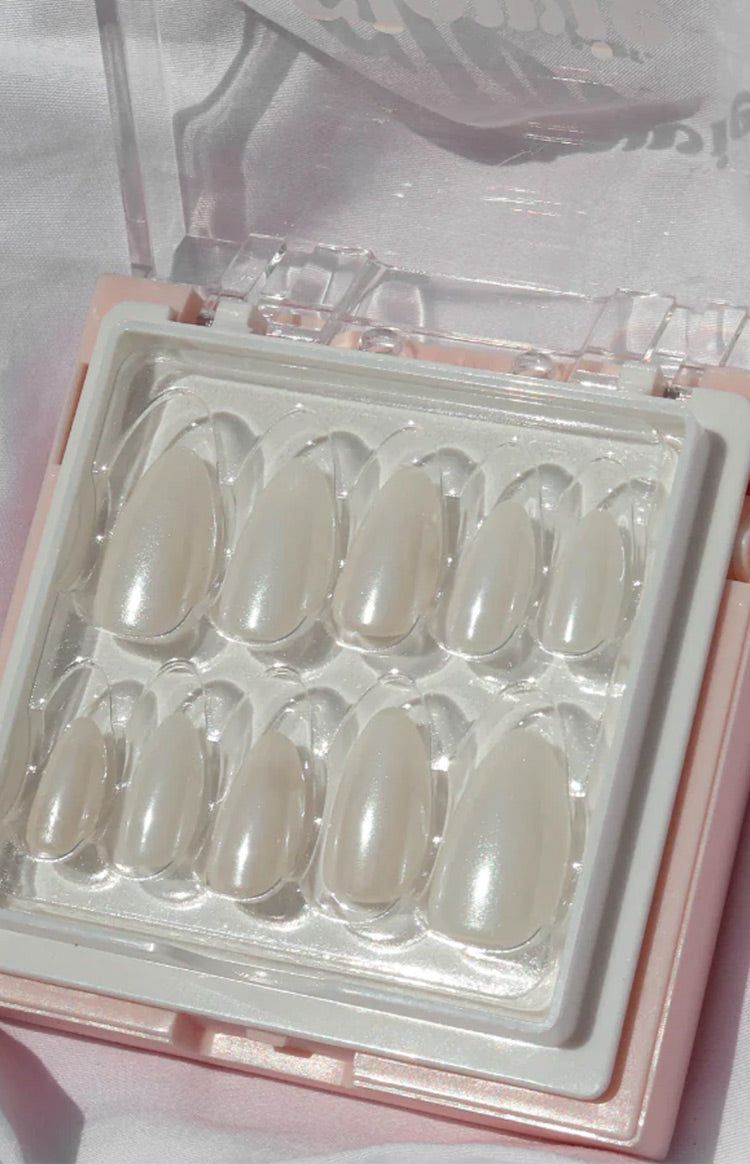 Glowie Born Dreamer White Chrome Nail Palette sold by Beginning Boutique product image thumbnail 4