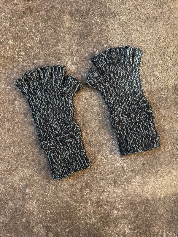 SLY GLOVE black/midnight teal made by Indi and Ash