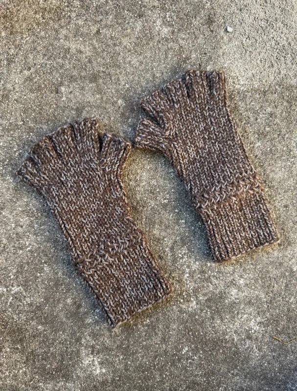SLY GLOVE brown/walnut made by Indi and Ash