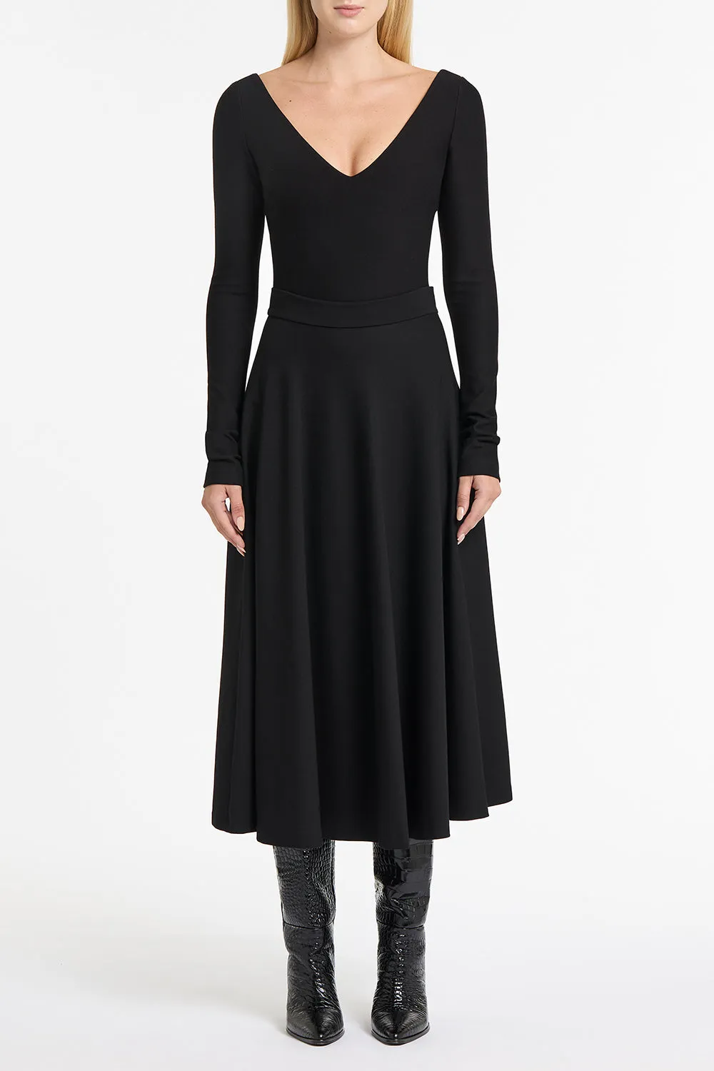 BLACK PONTE DEEP V TOP sold by Carla Zampatti