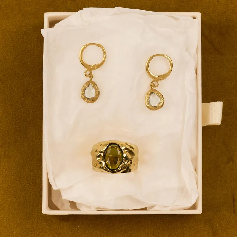 Signature Set sold by Agapee