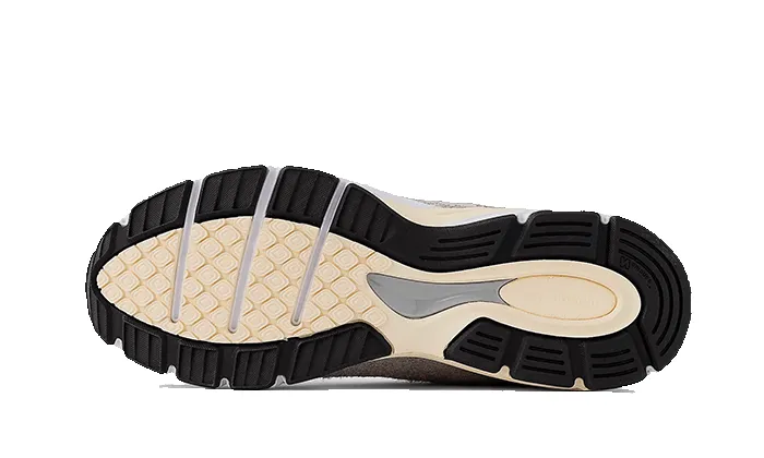 New Balance 990 V4 Made In USA Grey Suede sold by Addict Sneakers product image thumbnail 3