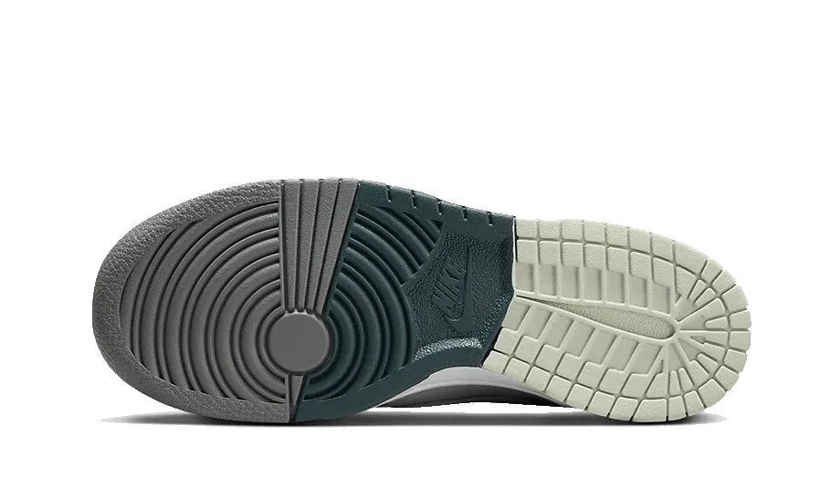 Nike Dunk Low Split Deep Jungle sold by Addict Sneakers product image thumbnail 3