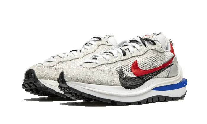 Nike Vaporwaffle Sacai Sport Fuchsia Game Royal sold by Addict Sneakers product image thumbnail 2