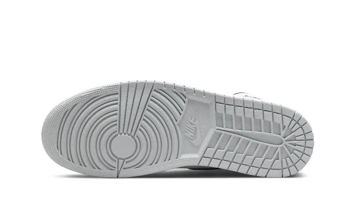 Air Jordan 1 Retro High Og Bleached Coral sold by Addict Sneakers product image thumbnail 3