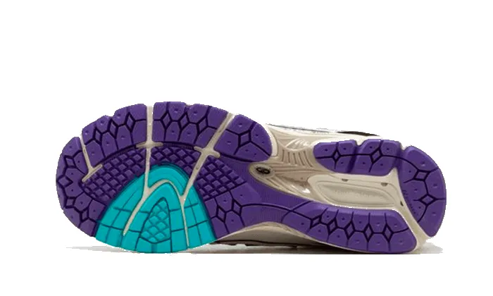 New Balance 1906R White Charlotte Hornets sold by Addict Sneakers product image thumbnail 4