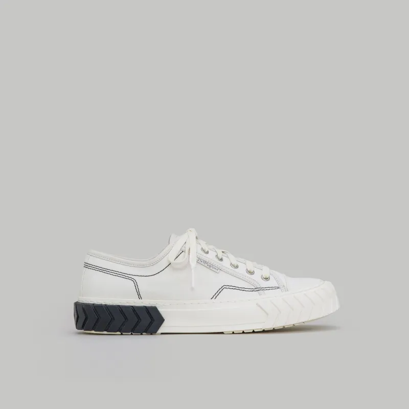 both - TYRES LOW TOP-WHITE/BLACK sold by both