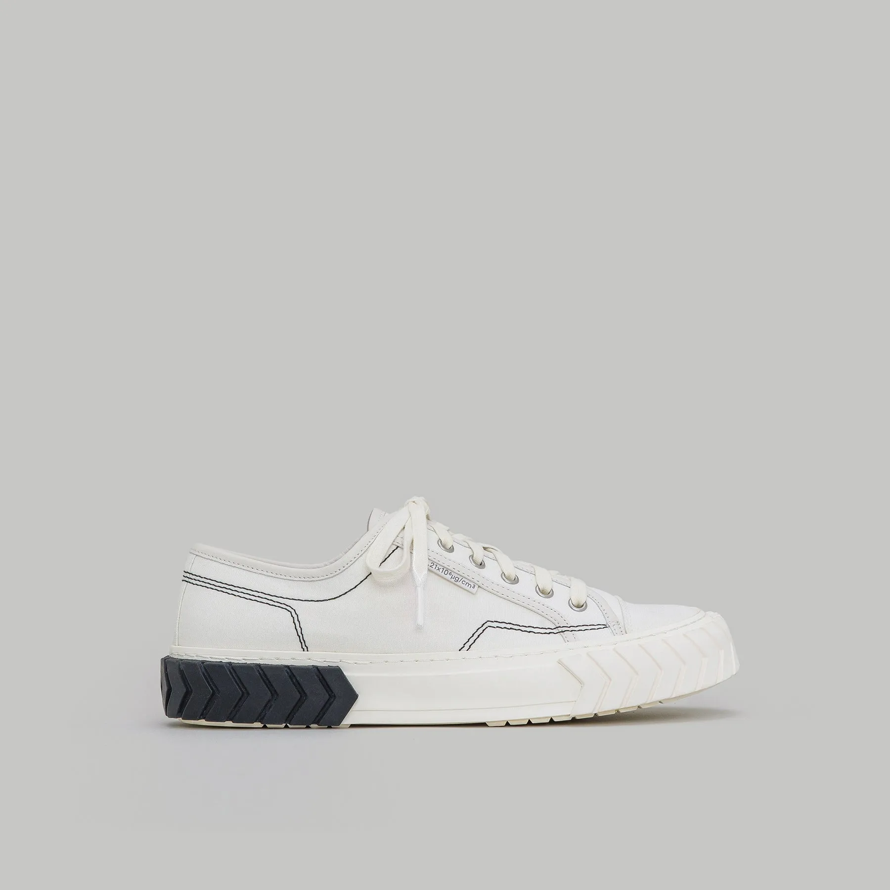 both - TYRES LOW TOP-WHITE/BLACK sold by both