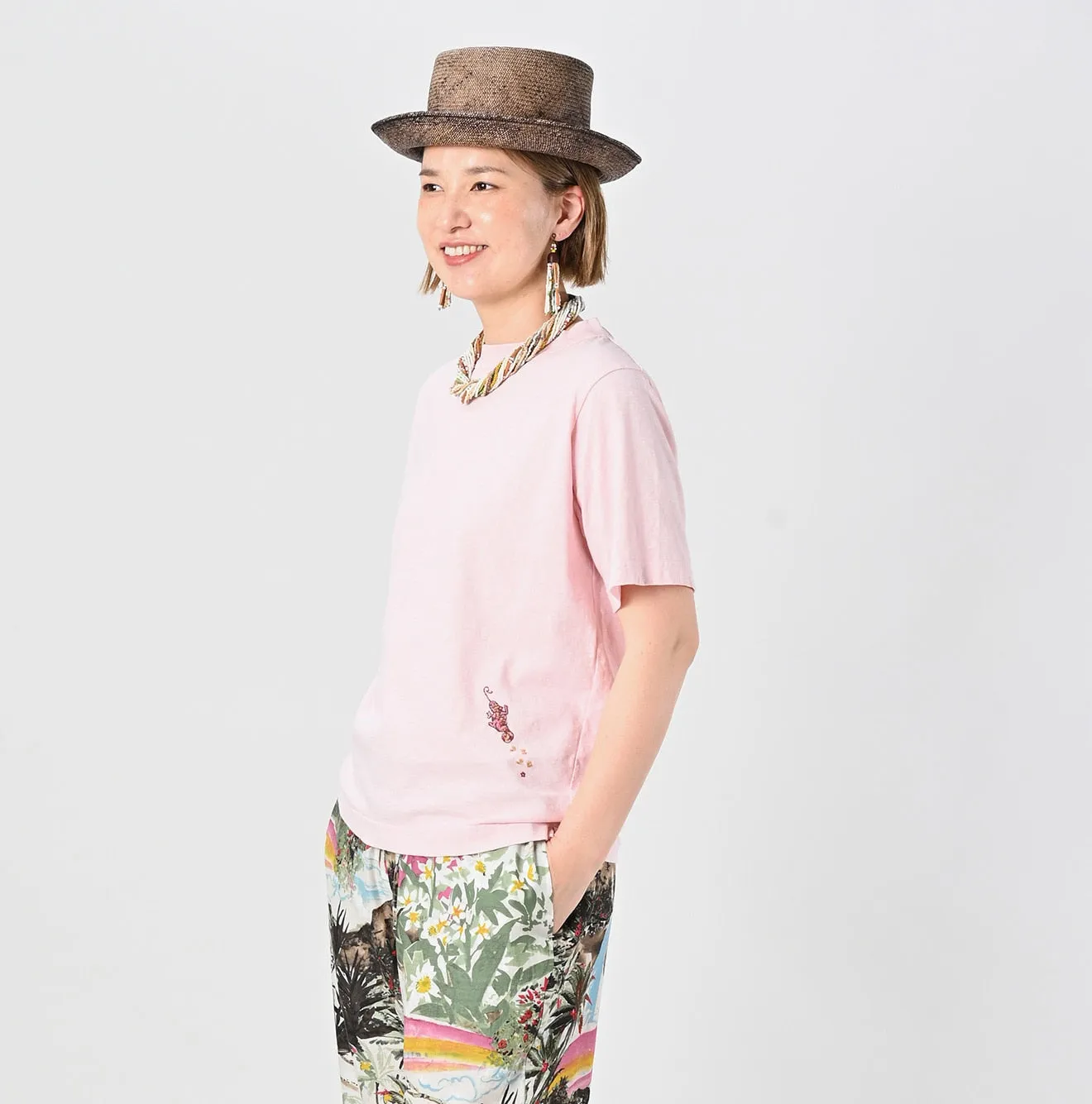 Chameleon Embroidery 908 T-shirt sold by 45r product image thumbnail 5