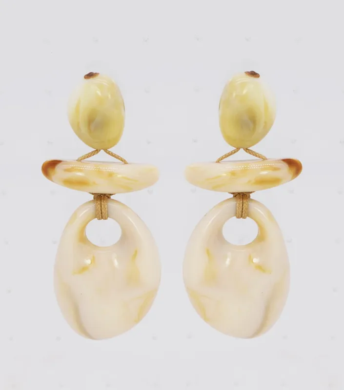 WHITE CHUNKY RESIN EARRINGS ( 2578 IVY ) sold by Oh My Jewelry