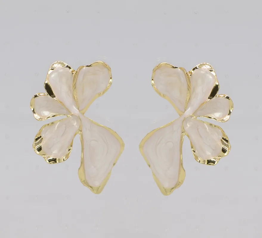 WHITE FLOWER EARRINGS ( 5204 GLWHT ) sold by Oh My Jewelry