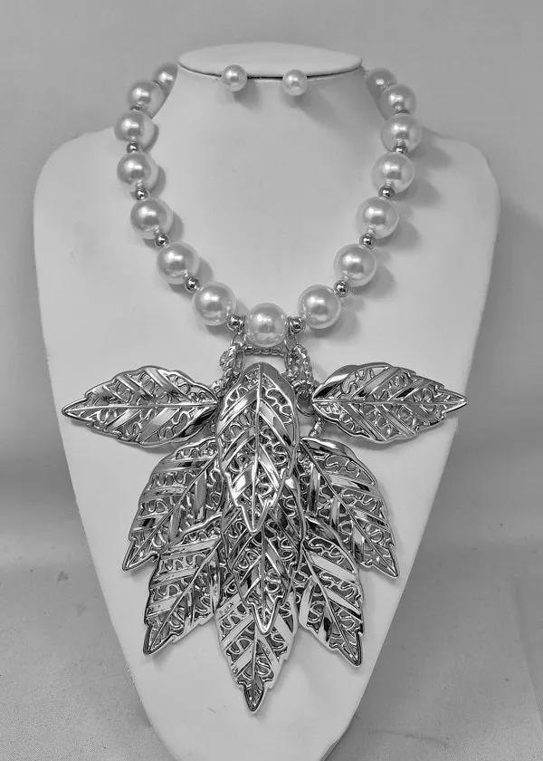 SILVER WHITE PEARL NECKLACE LEAF ( 11230 RWH ) sold by Oh My Jewelry product image thumbnail 2