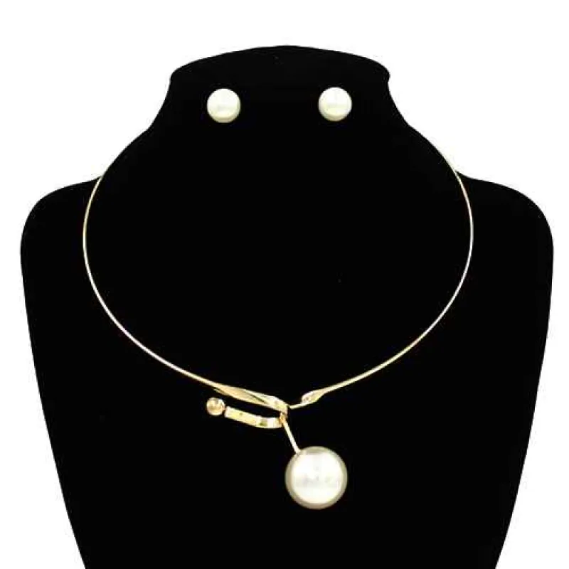 GOLD CREAM NECKLACE ( 7319 GDCRM ) sold by Oh My Jewelry